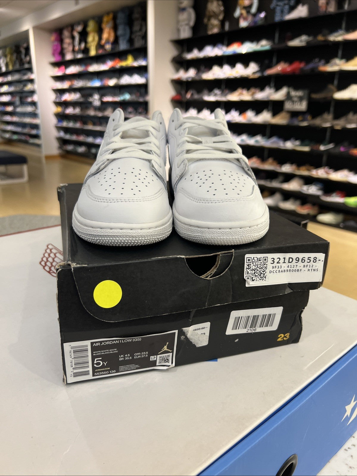 Jordan 1 Low Triple White 2023 GS Kids Sz 5Y