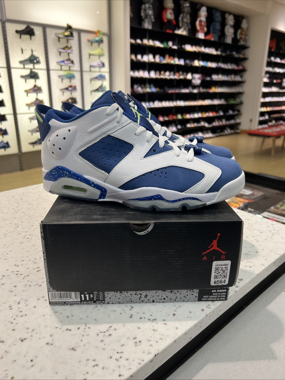 Air Jordan 6 Low Retro Ghost Green Sz 11.5