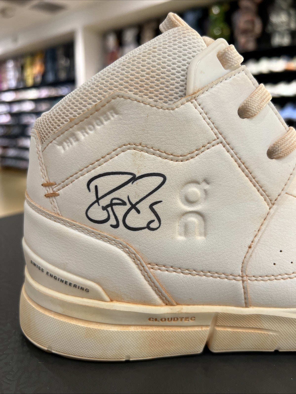 Roger RF2 Pack Kith Sz 11 Federer Autograph Only