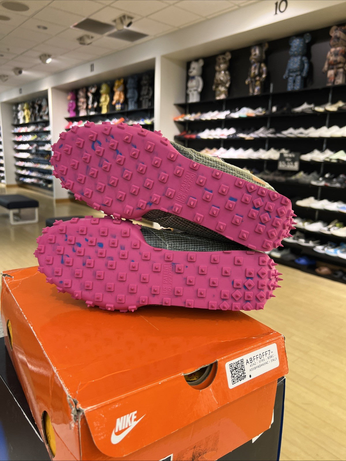 Off-White x Nike Waffle Racer Fuchsia Womens Sz 14/12.5M DEFECT YELLOWING