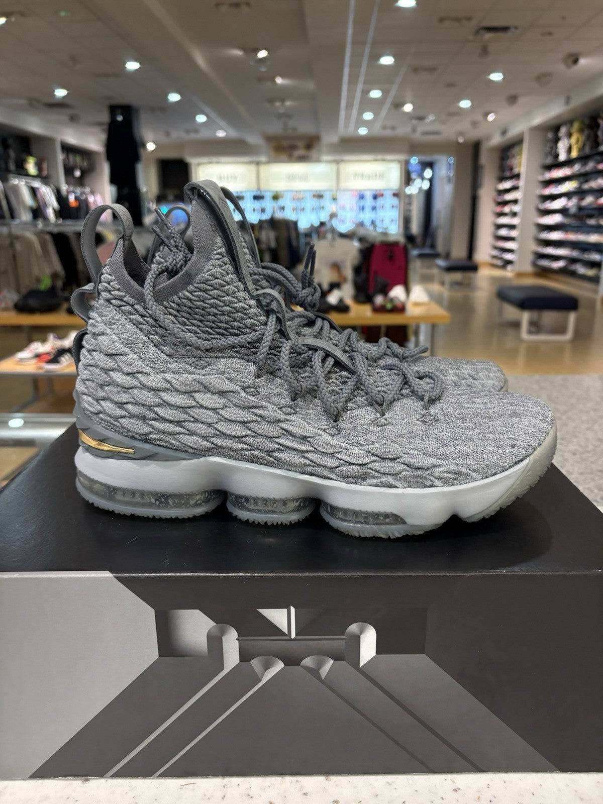 Nike LeBron 15 City Edition Size 10 MISSING LID