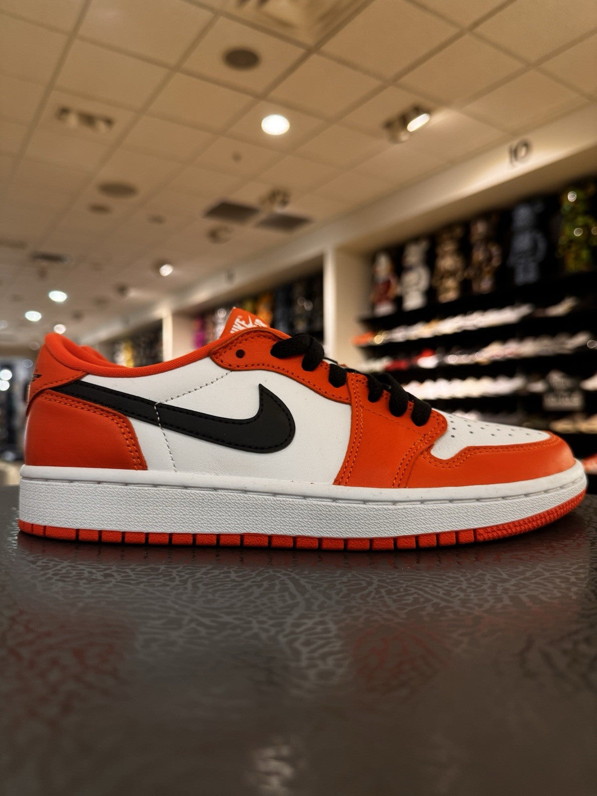 SizAir Jordan 1 Retro OG Low Starfish Women's Size 8