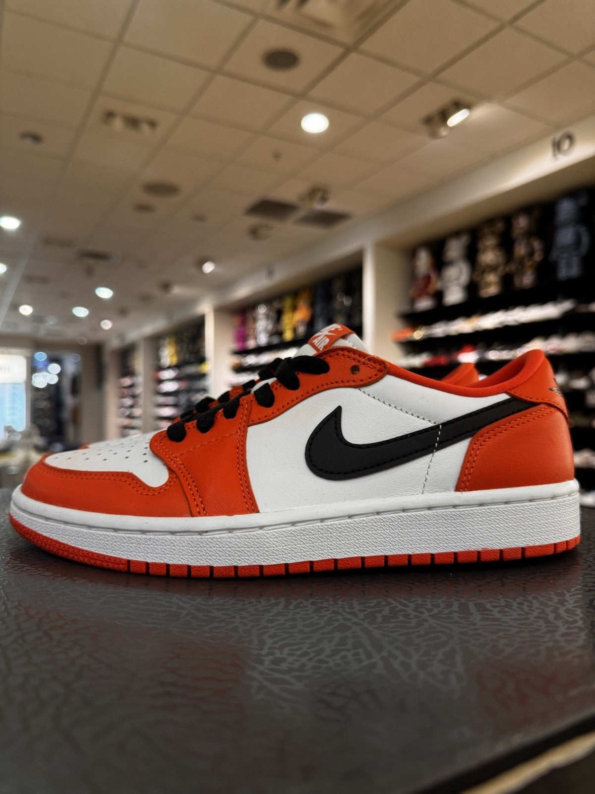 SizAir Jordan 1 Retro OG Low Starfish Women's Size 8