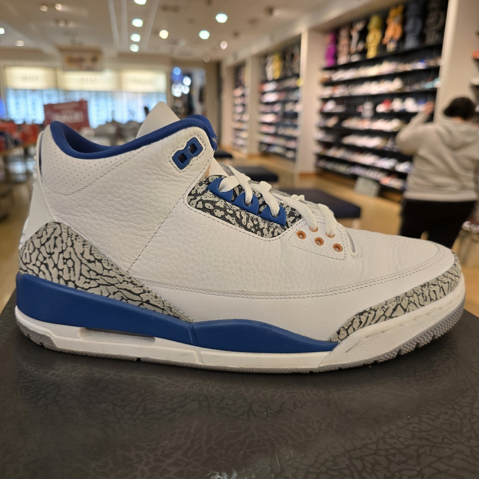 Size 10 - Jordan 3 Retro Washington Wizards