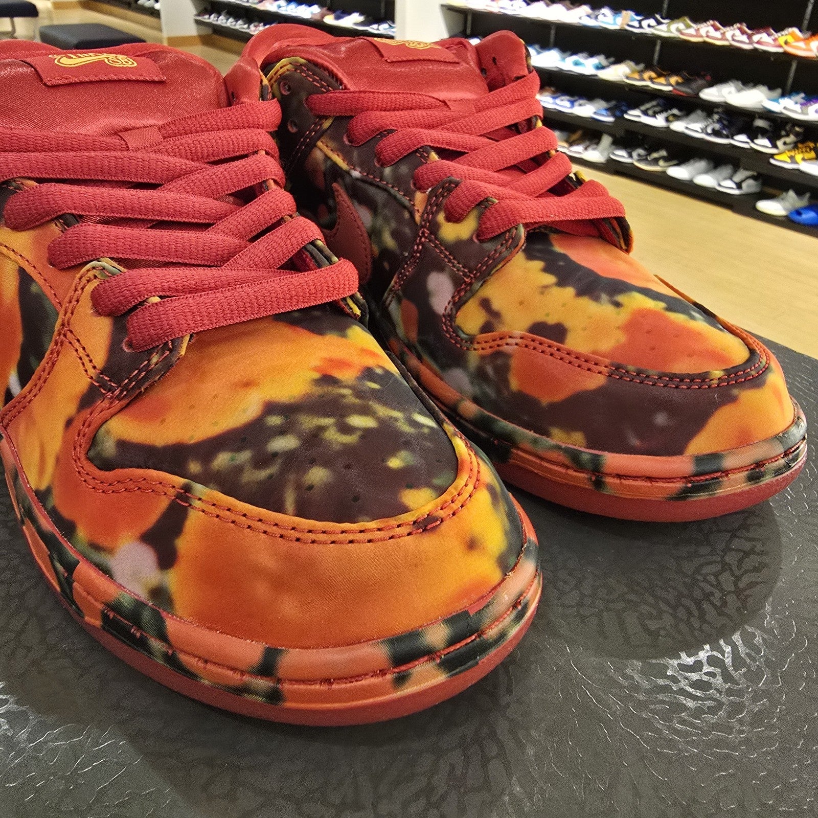 Size 9.5 - Nike The Wizard of Oz x Dunk SB Low Poppy Field