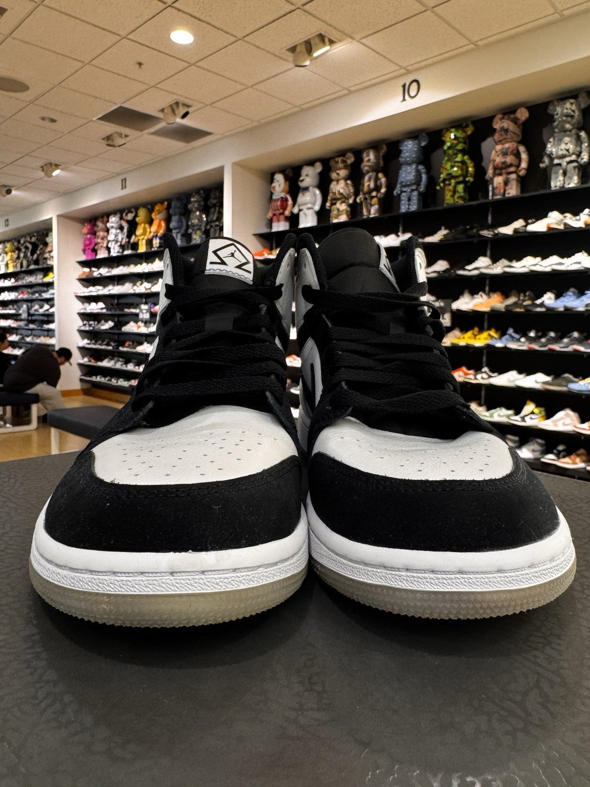 Air Jordan 1 Mid SE Diamond Shorts Size 9