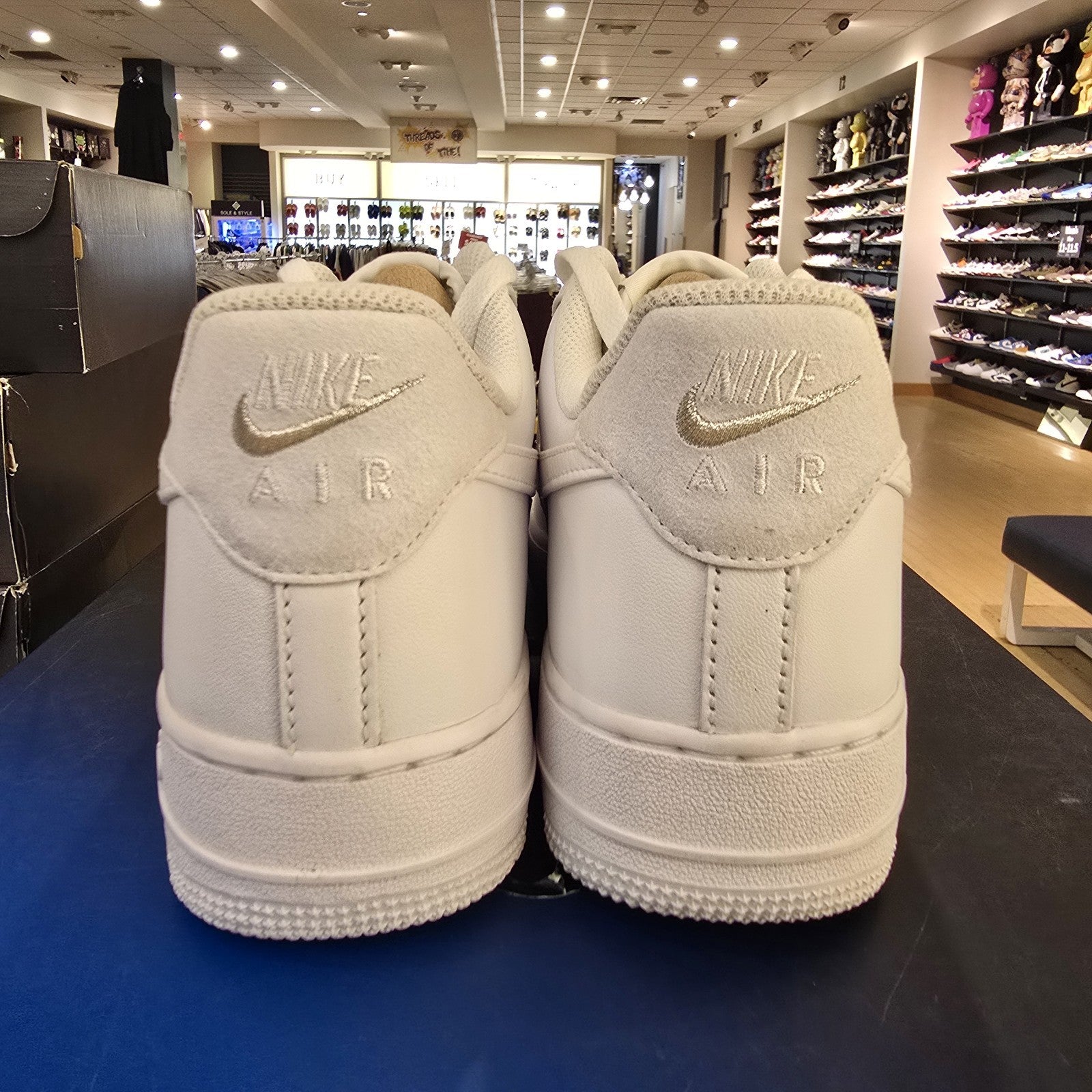 Nike Air Force 1 '07 LV8 White Metallic Silver SZ 10 Slight Yellow