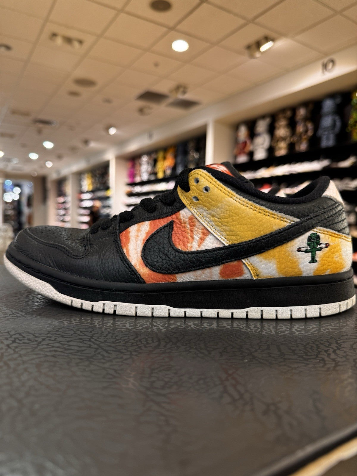 Nike Dunk SB Low Tie-Dye Raygun - Black Size 8 USED