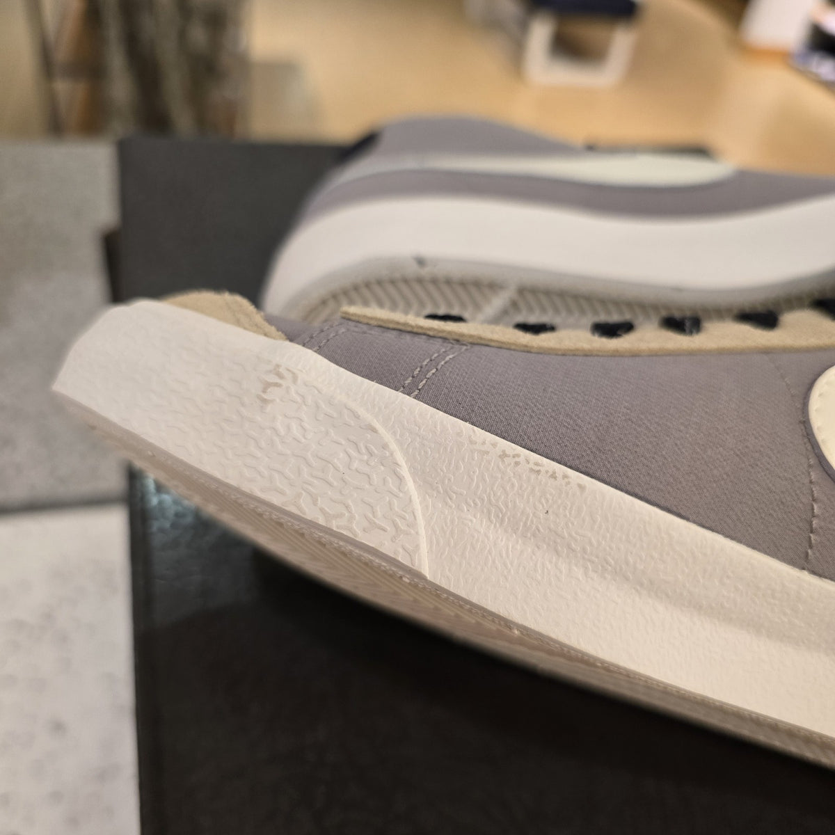 Size 8 - Nike Blazer Mid Hike Nike