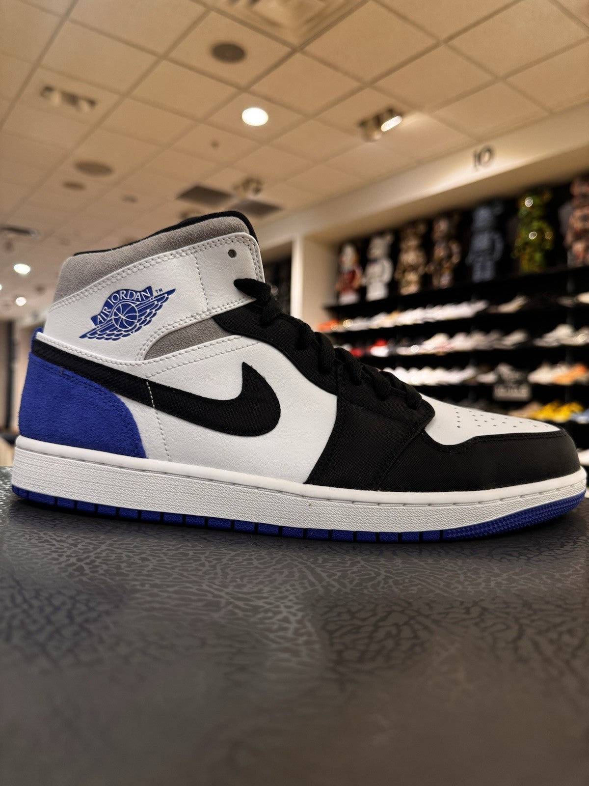 Air Jordan 1 SE Mid Royal Black Toe Size 11