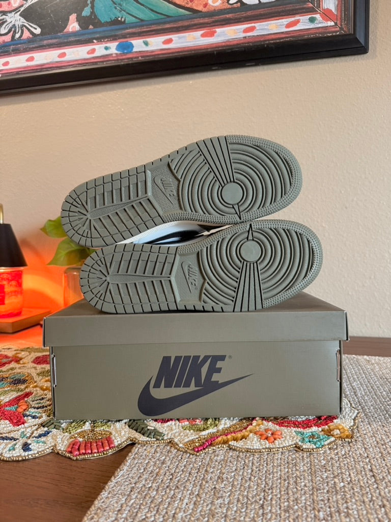 Jordan 1 Retro Low OG Medium Olive (GS) Size 6.5Y