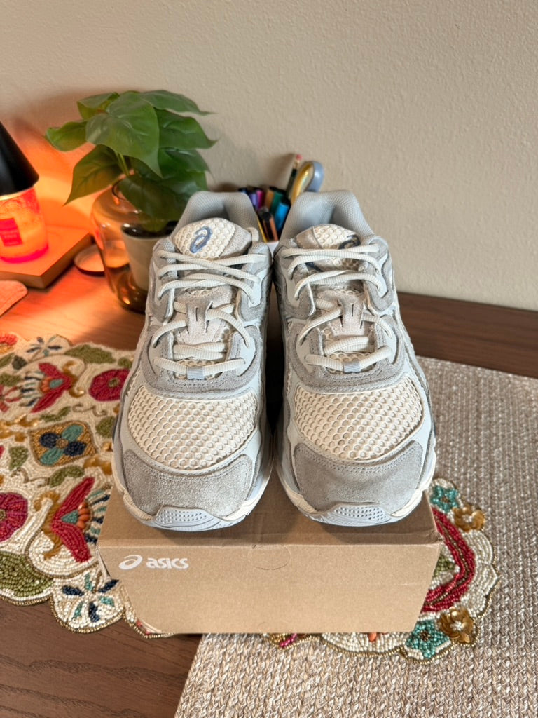 Asics Gel NYC Ivory / Mid Grey Size 11 USED