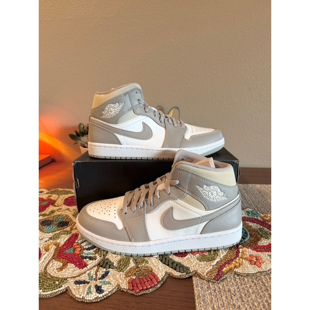 Jordan 1 Mid Linen