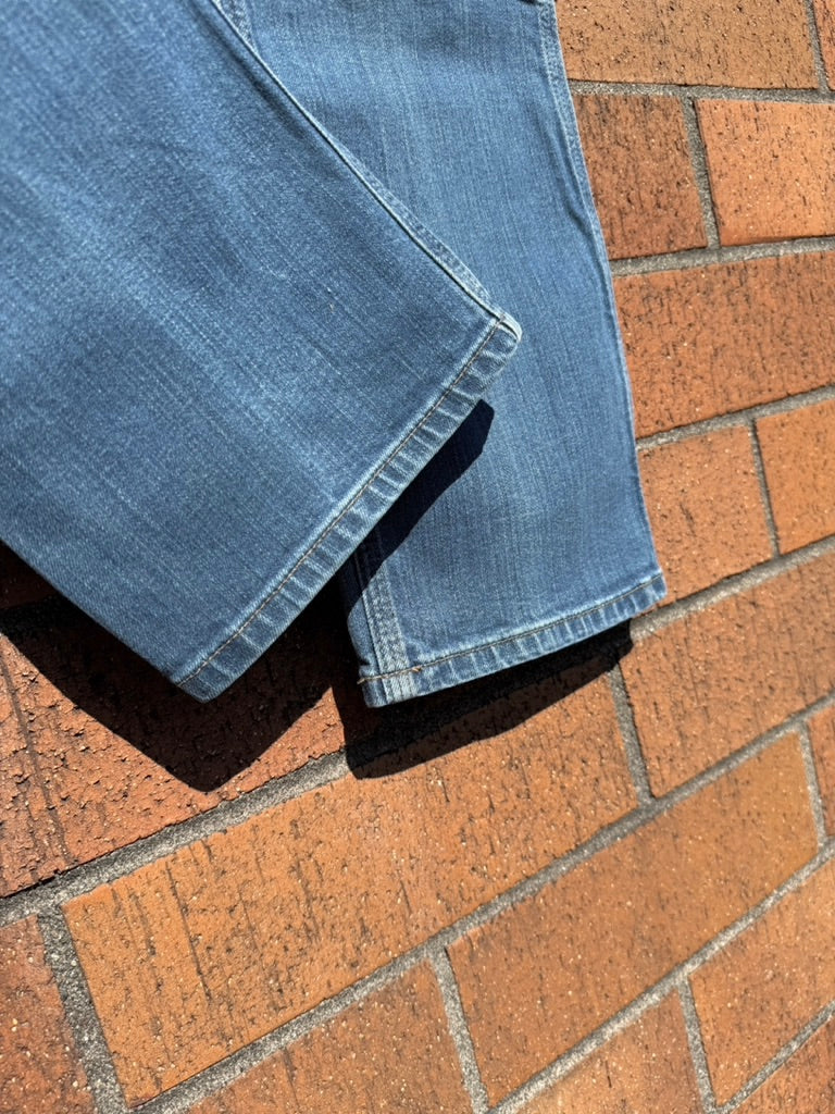 Carhartt Relaxed Fit Medium Wash Denim Double Knees Sz 33x36