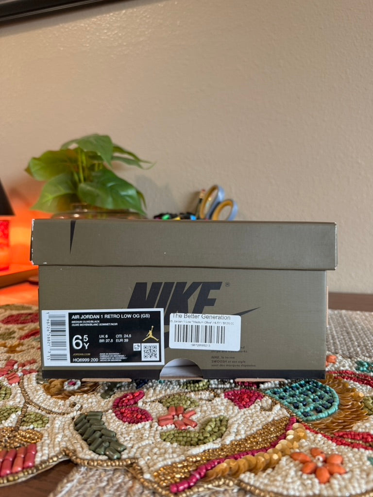 Jordan 1 Retro Low OG Medium Olive (GS) Size 6.5Y