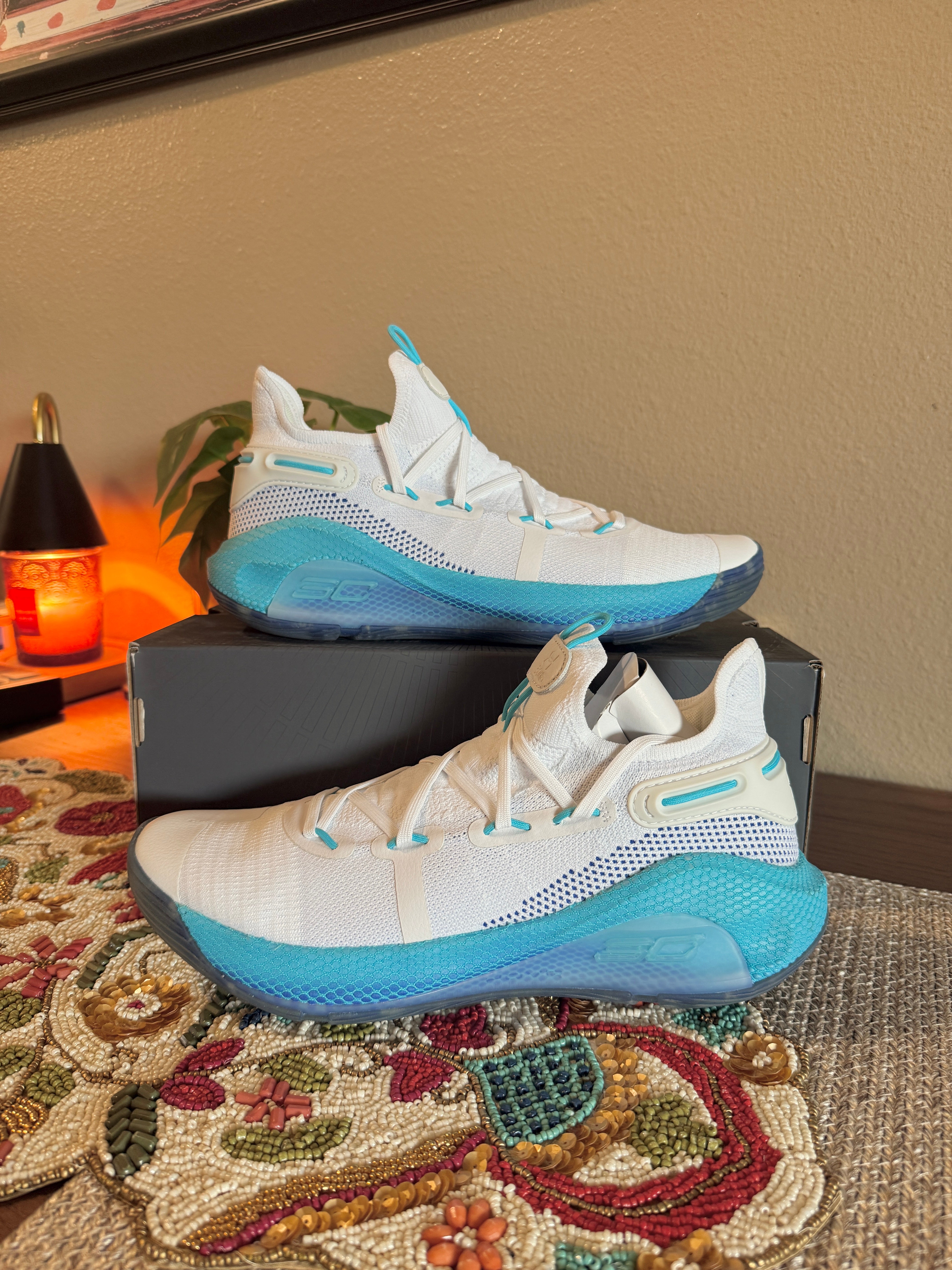 Under Armour Curry 6 Christmas in the Town Size 11.5