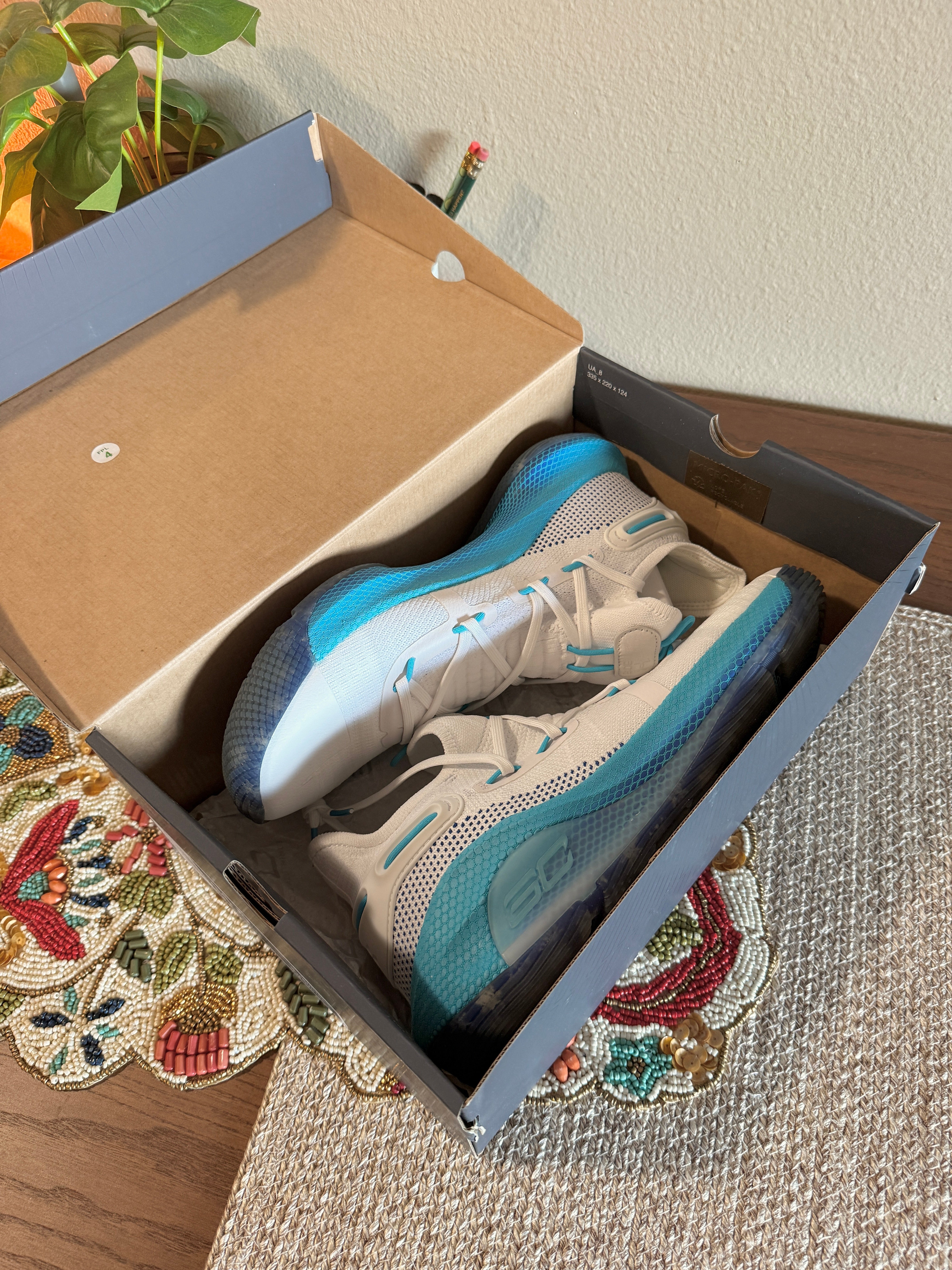 Under Armour Curry 6 Christmas in the Town Size 11.5