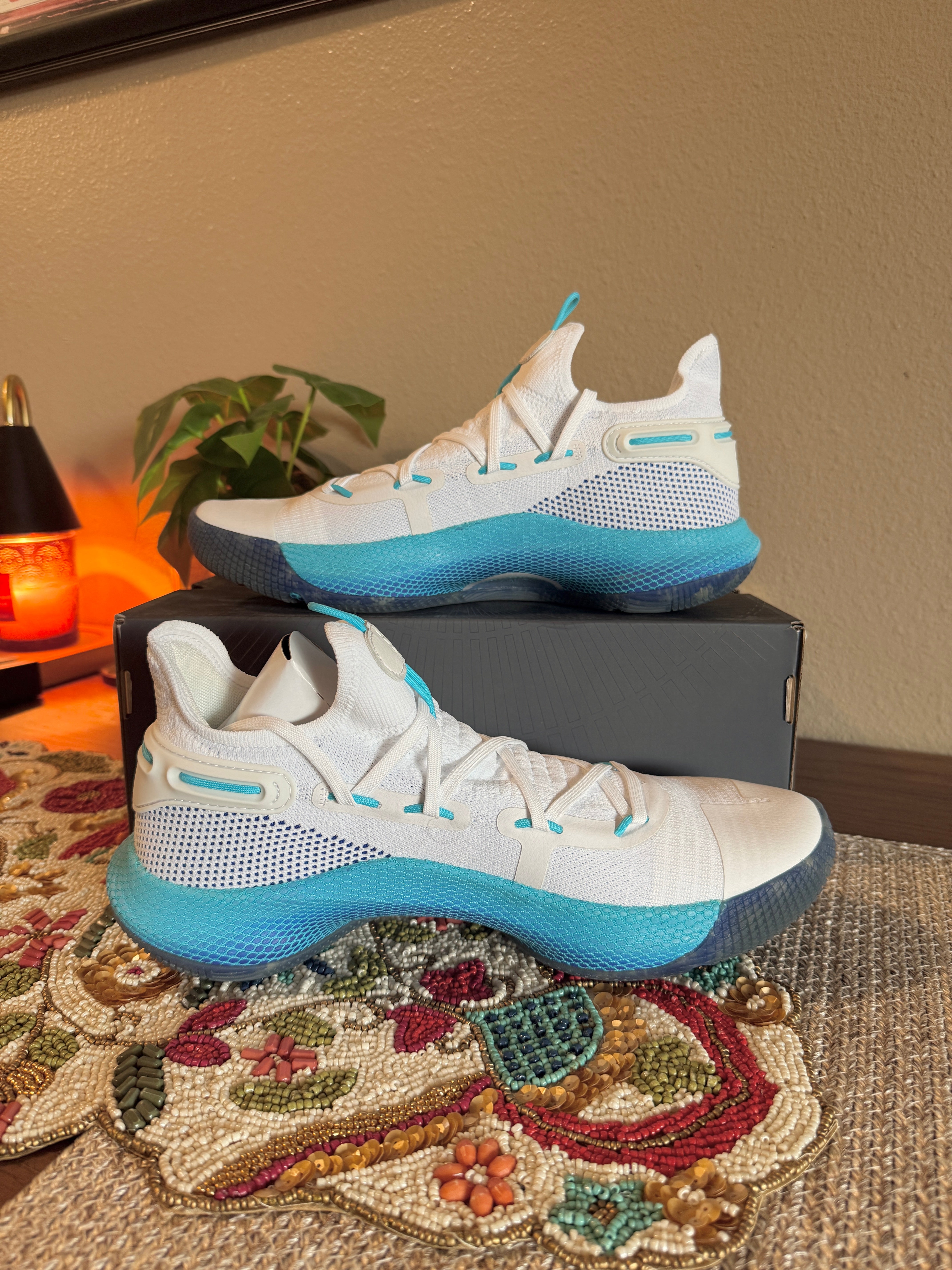Under Armour Curry 6 Christmas in the Town Size 11.5
