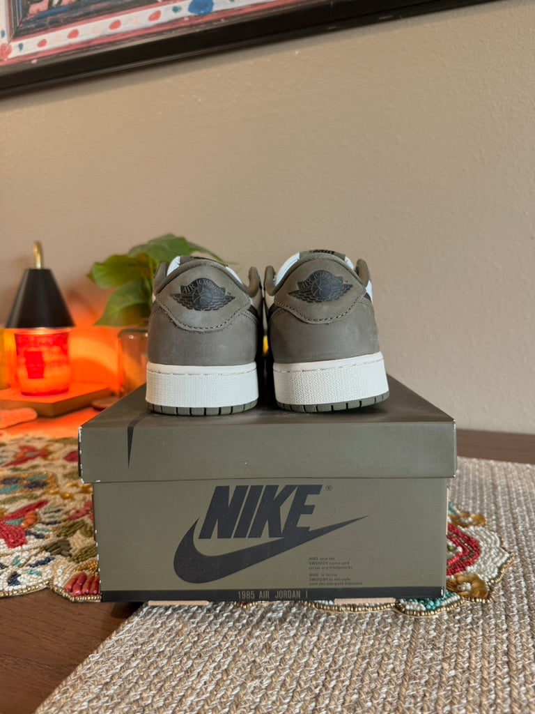 Jordan 1 Retro Low OG Medium Olive (GS) Size 6.5Y