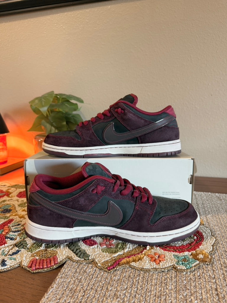 Nike SB Dunk Low Riot Skateshop Size 10.5 USED