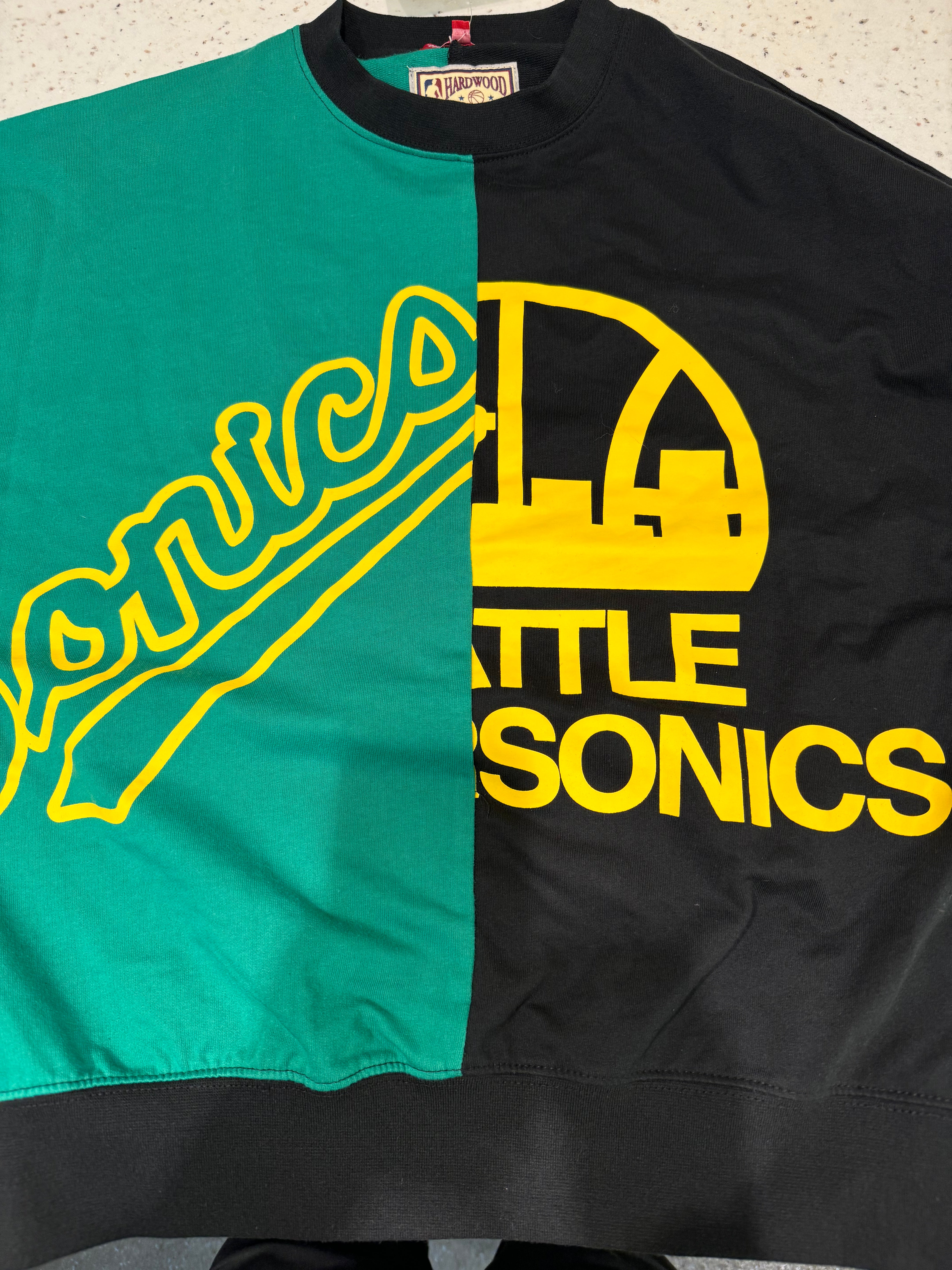 WMNS Sonics Crewneck Sz Small