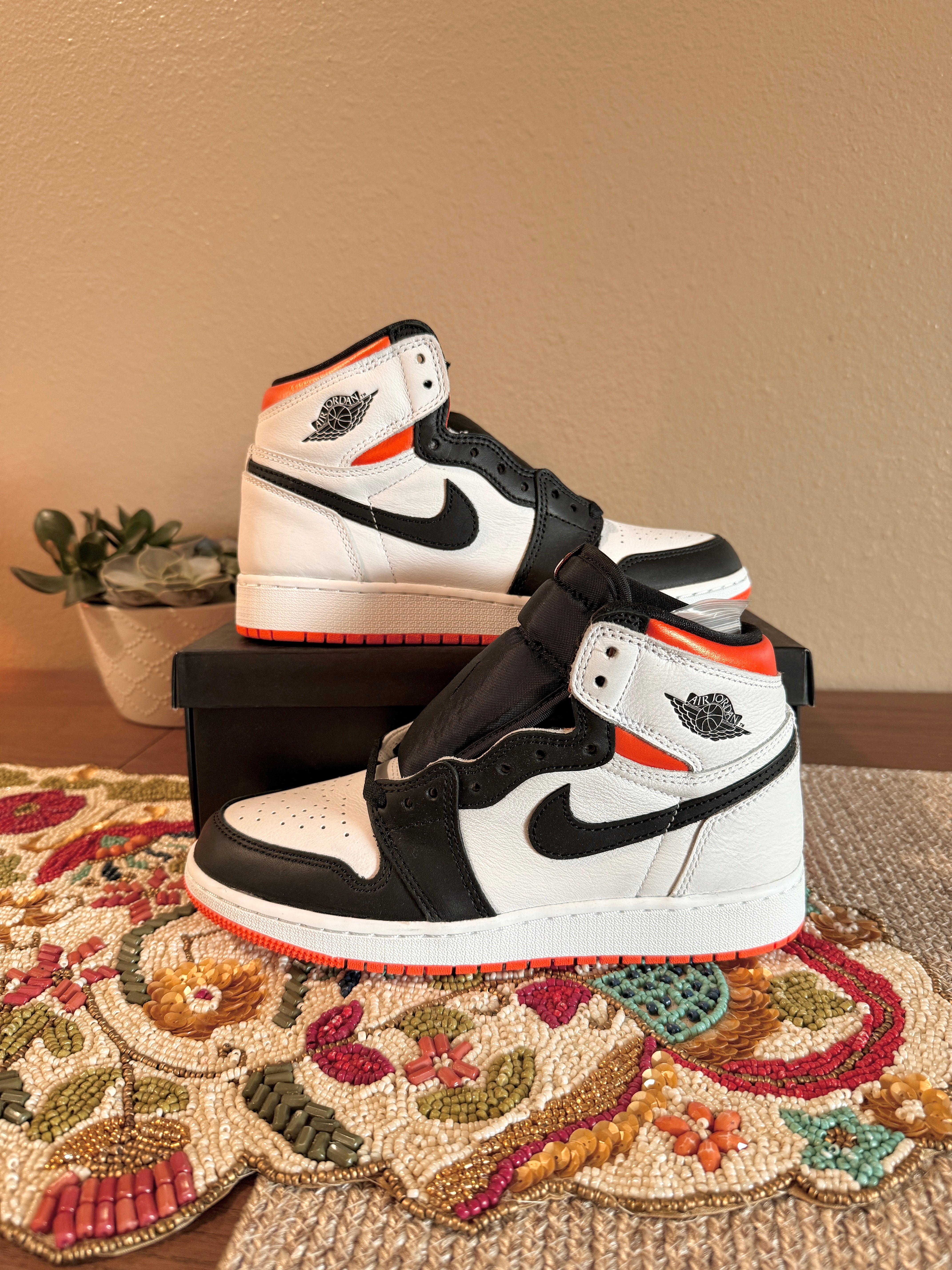 Jordan 1 High OG Electro Orange (GS) Size 5Y