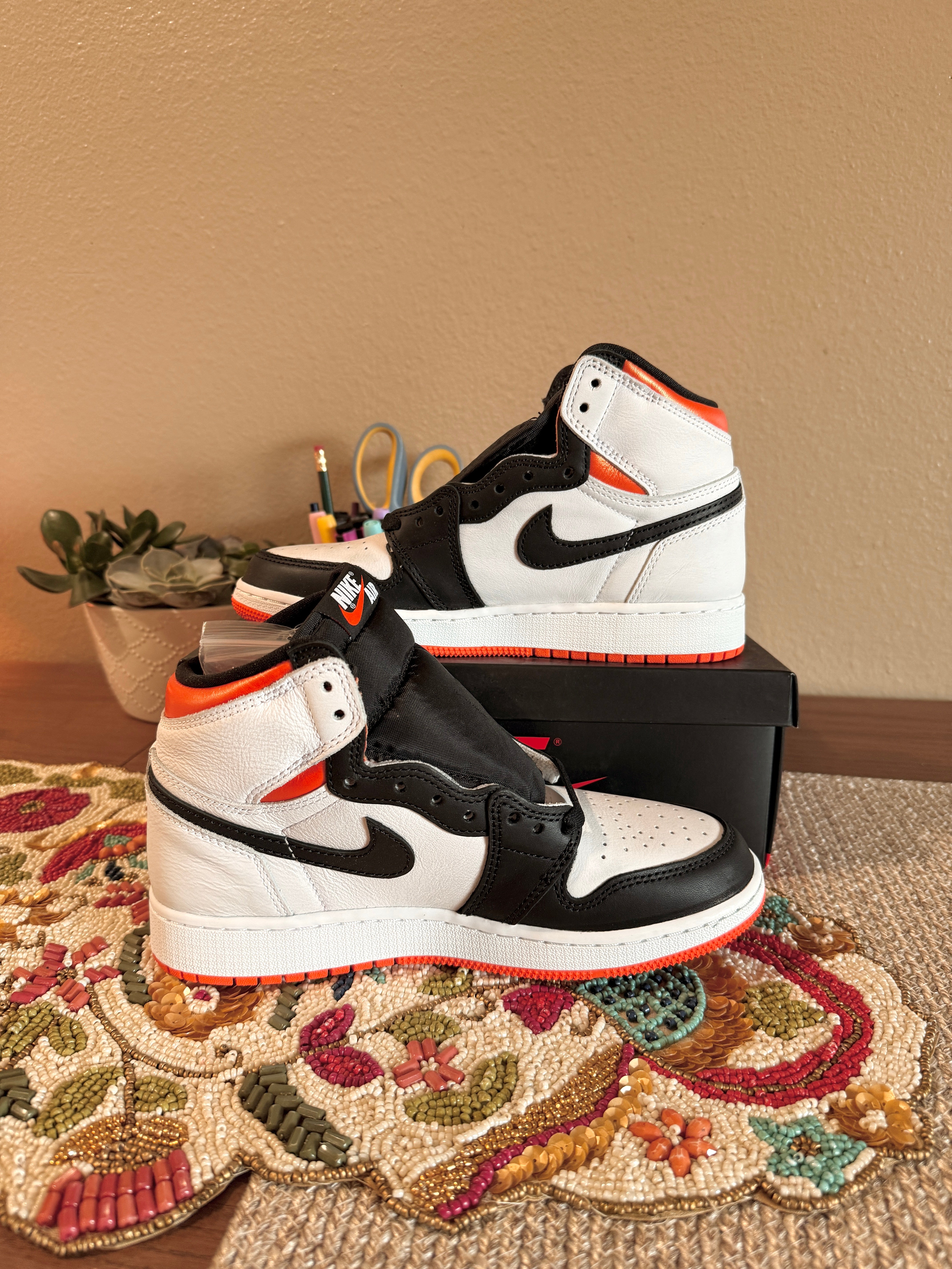 Jordan 1 High OG Electro Orange (GS) Size 5Y
