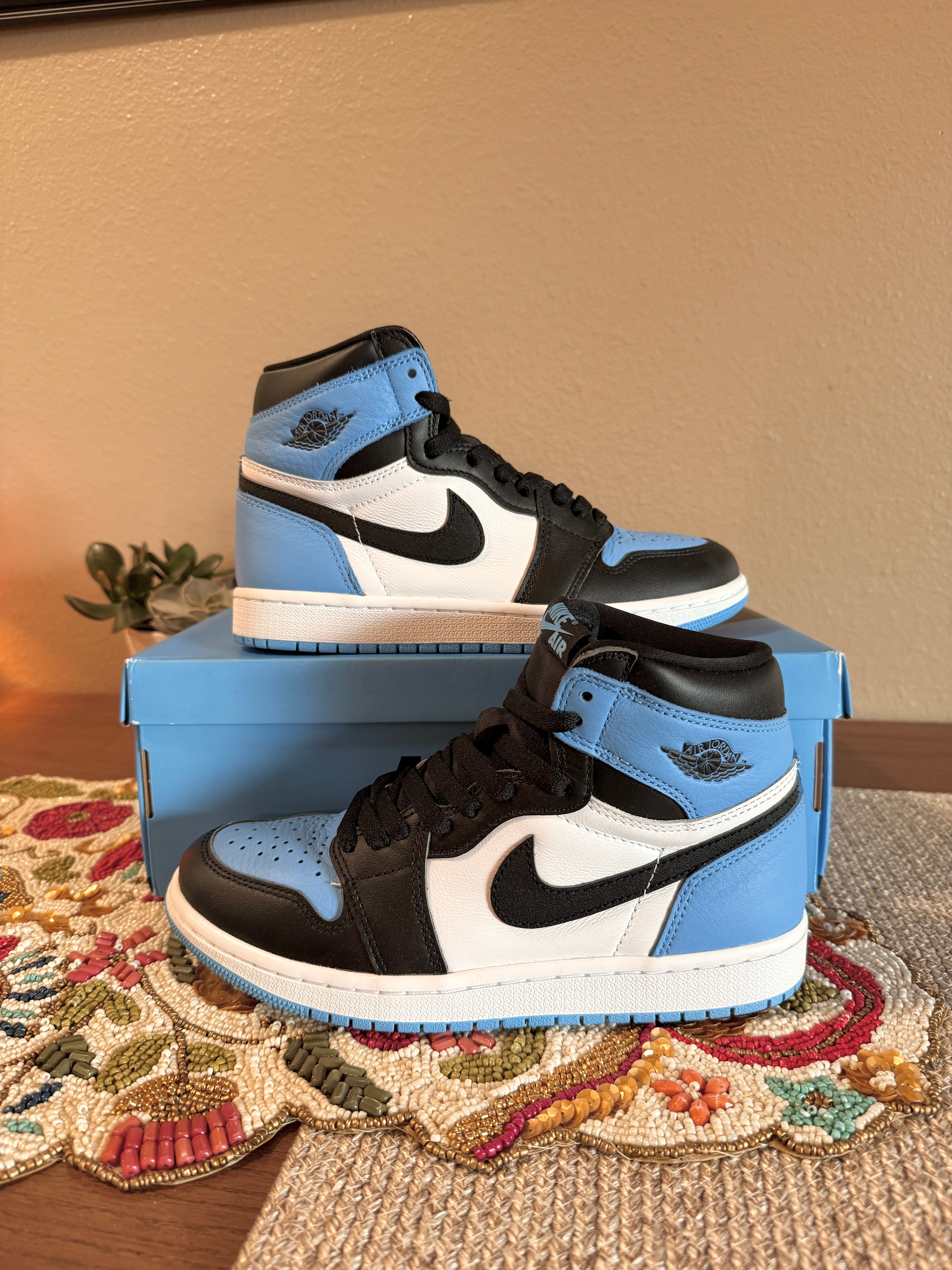 Jordan 1 Retro High OG UNC Toe Size 6 USED