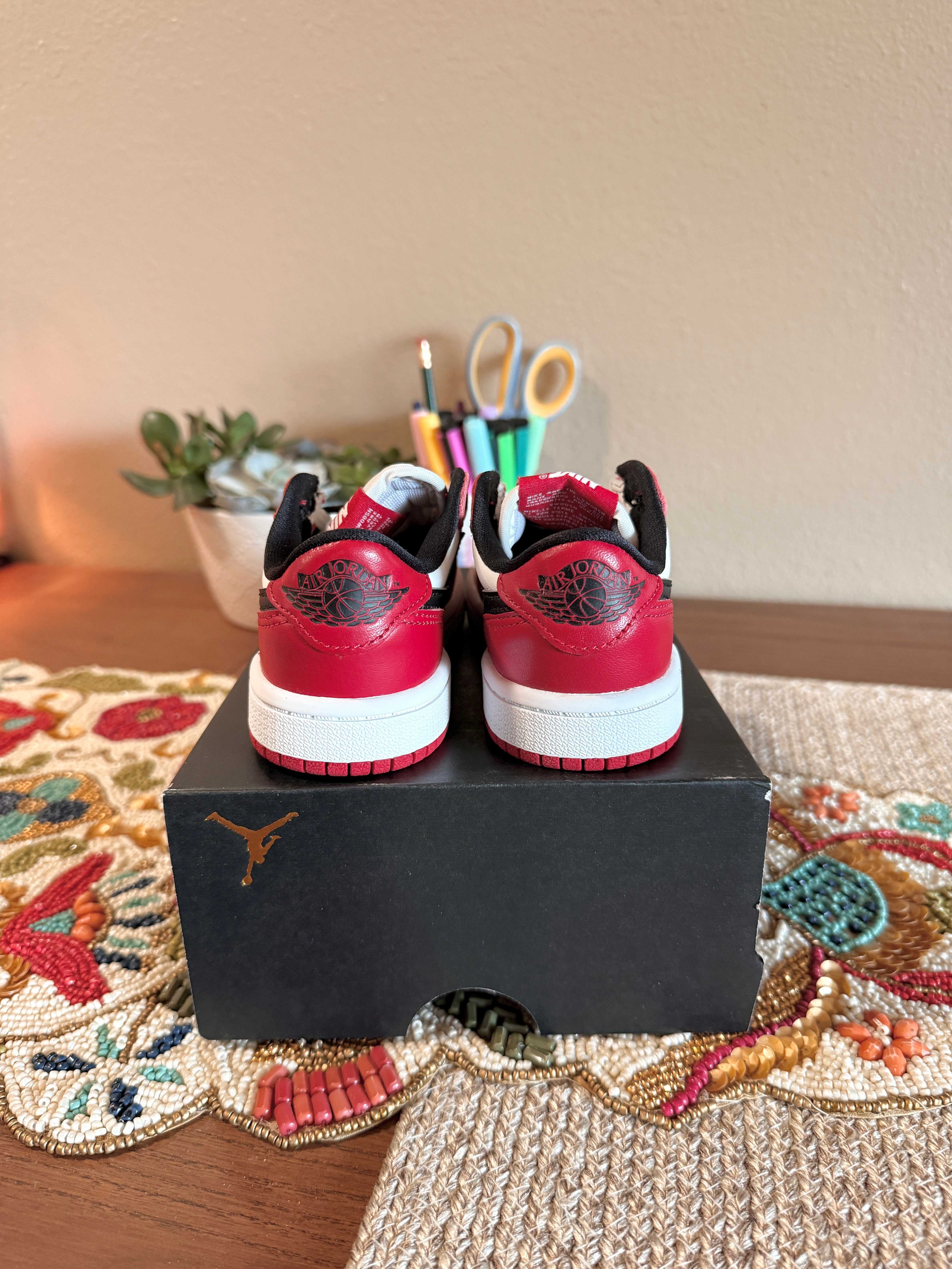 Jordan 1 Retro Low OG Chicago (2025) (PS) Size 10.5C MISSING LID