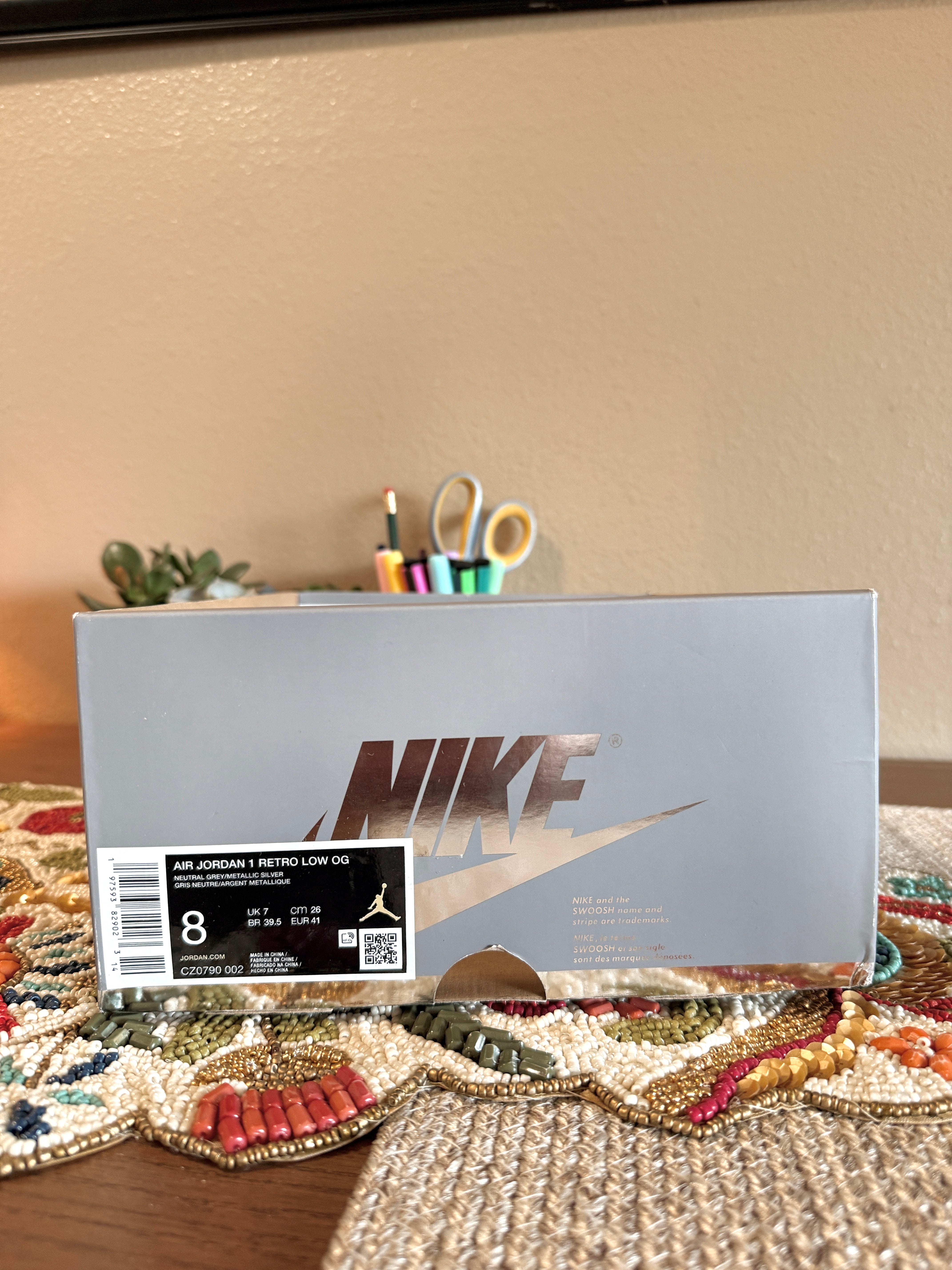 Jordan 1 Low OG Metallic Silver Size 8 MISSING LID