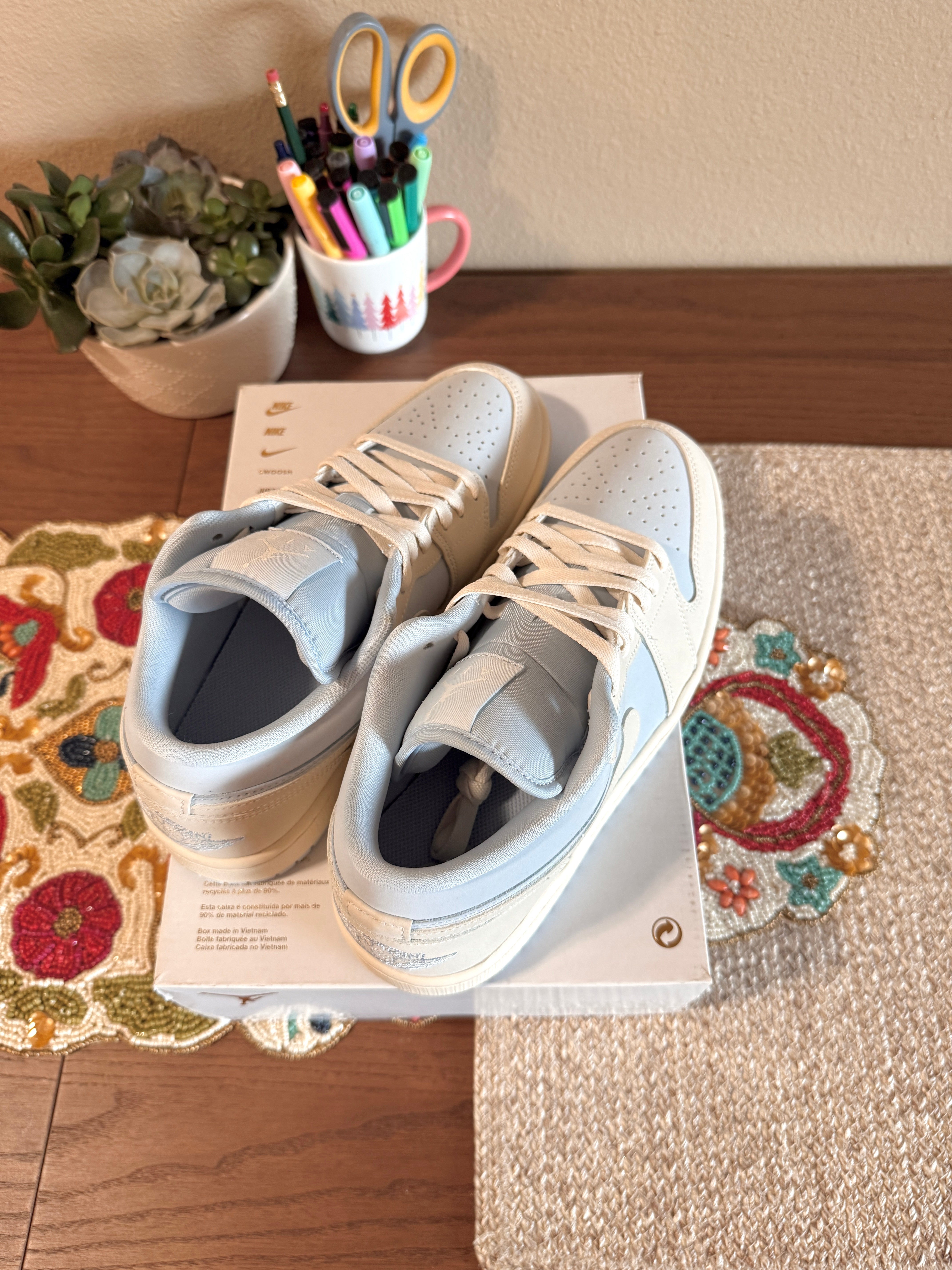 Jordan 1 Low SE Hydrogen Blue Sail Size 8 Men's MISSING LID