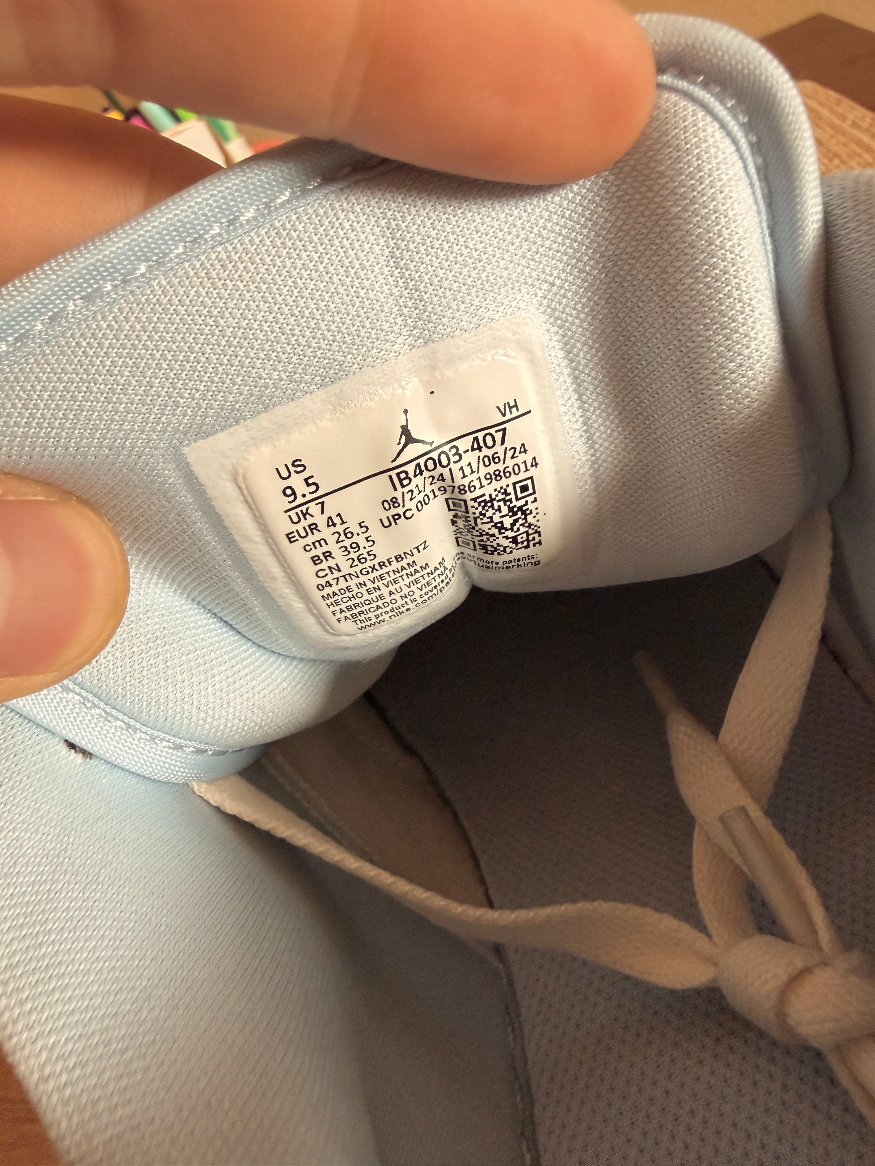 Jordan 1 Low SE Hydrogen Blue Sail Size 8 Men's MISSING LID
