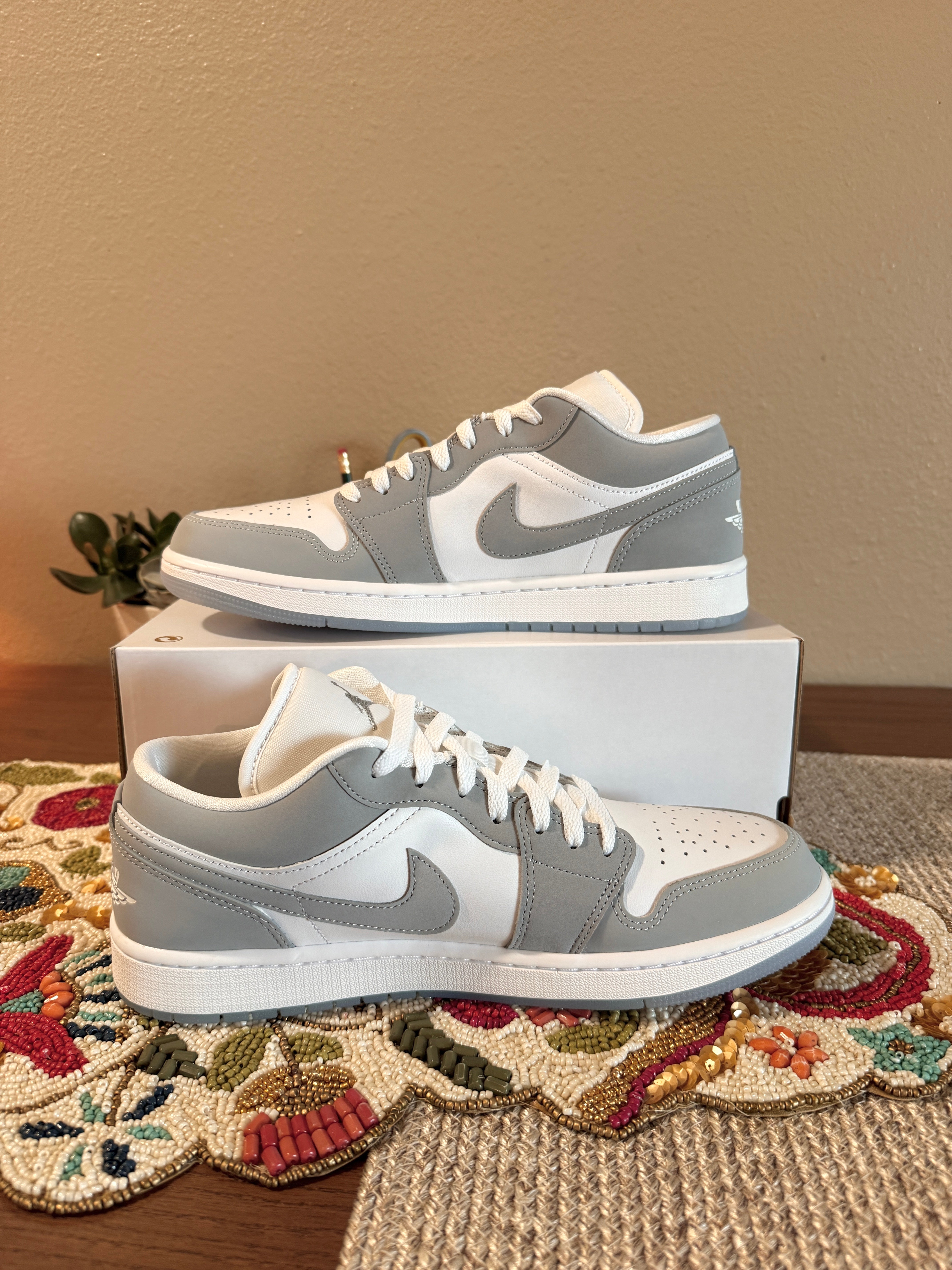 Jordan 1 Low Wolf Grey Size 9 Men's MISSING LID