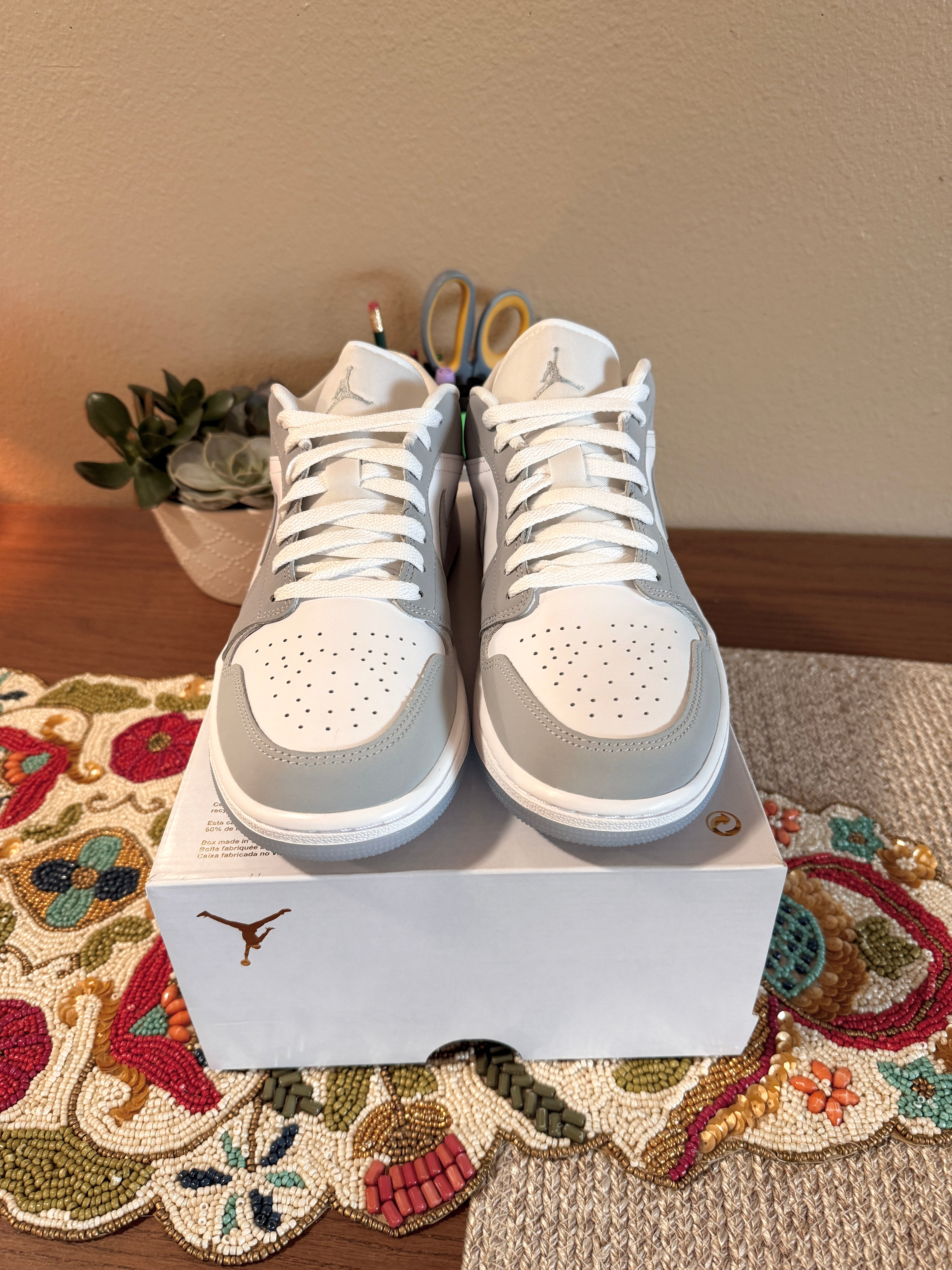 Jordan 1 Low Wolf Grey Size 9 Men's MISSING LID