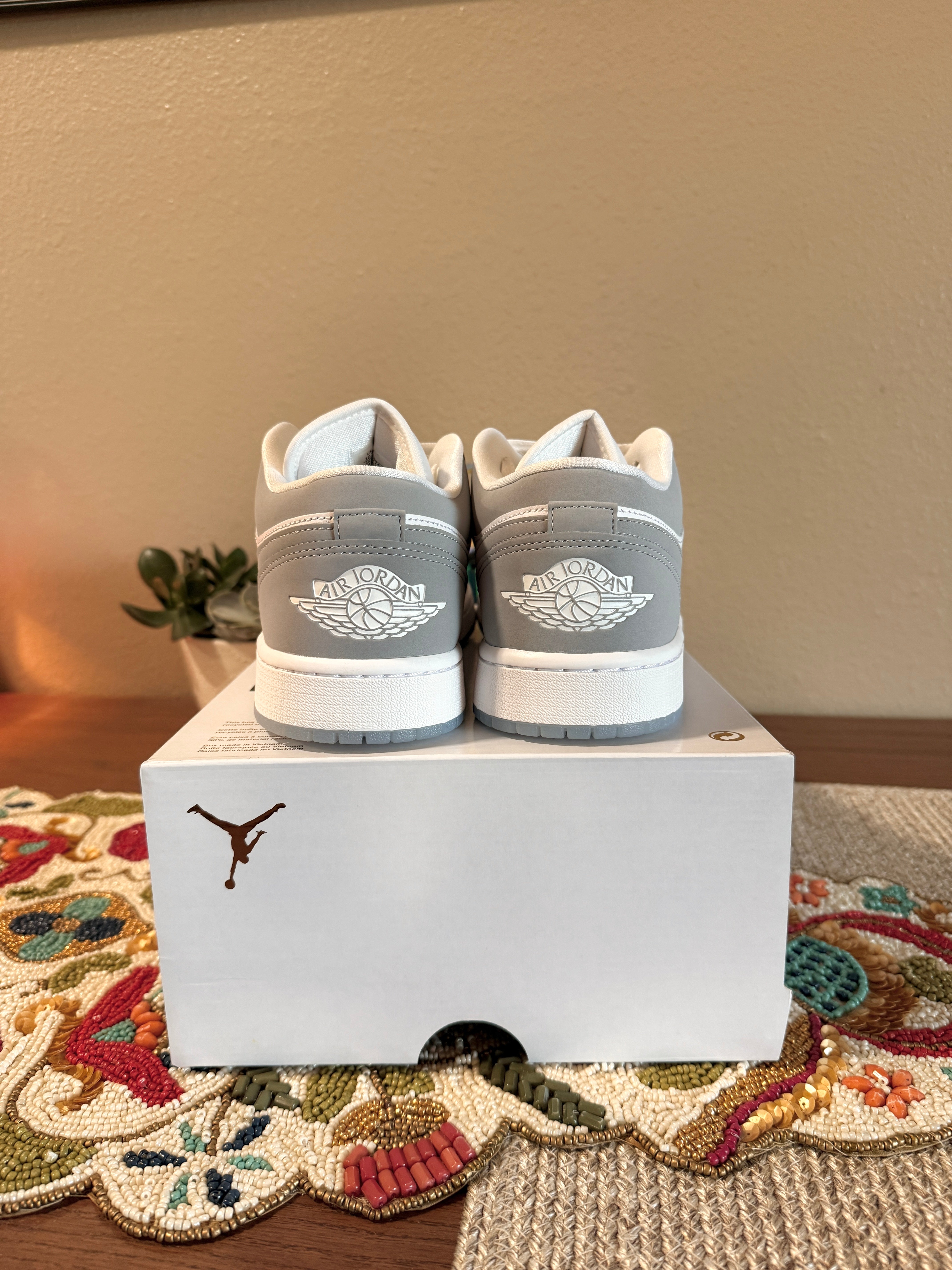 Jordan 1 Low Wolf Grey Size 9 Men's MISSING LID