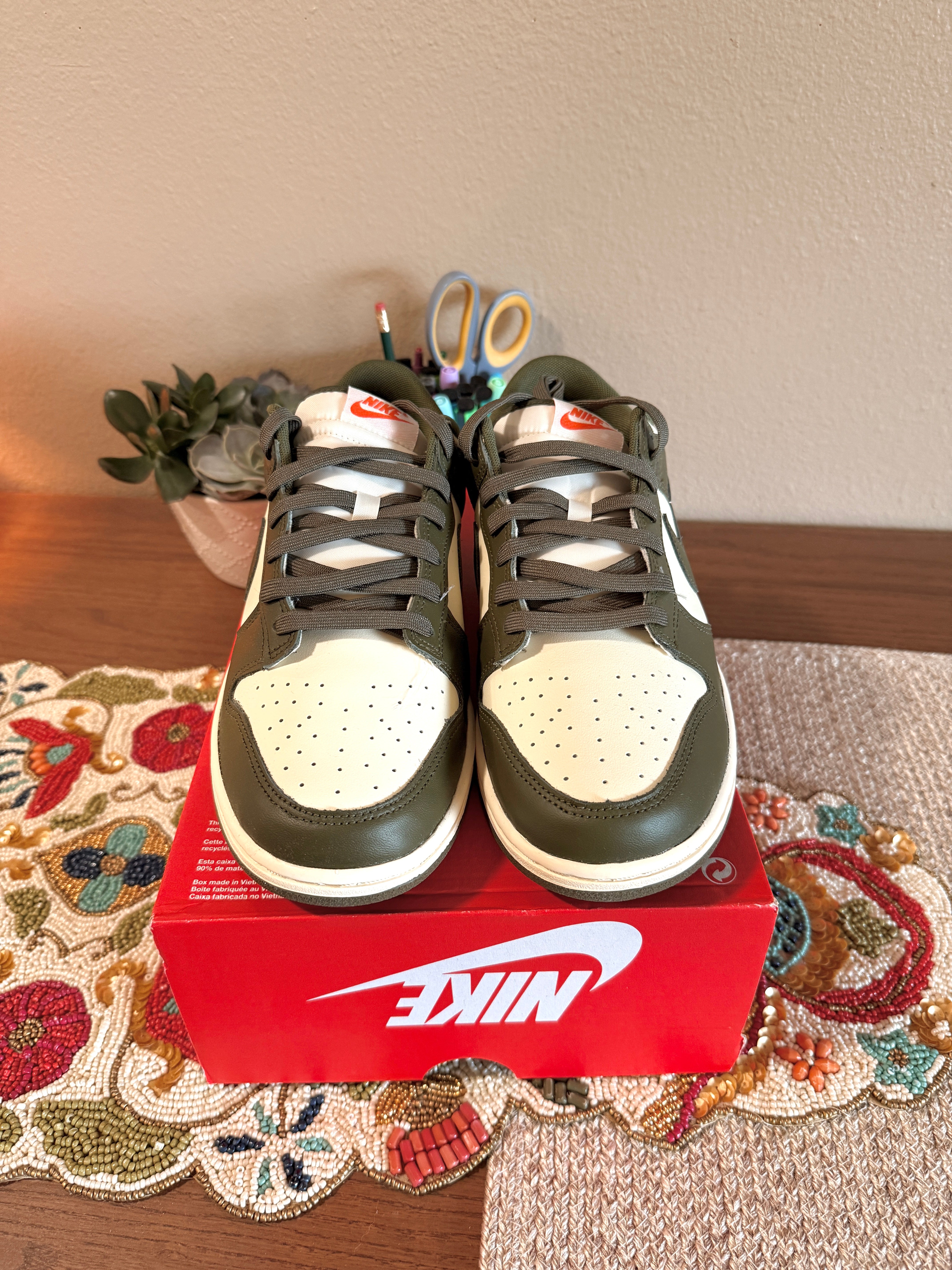 Nike Dunk Low Retro Rough Green Size 11 MISSING LID