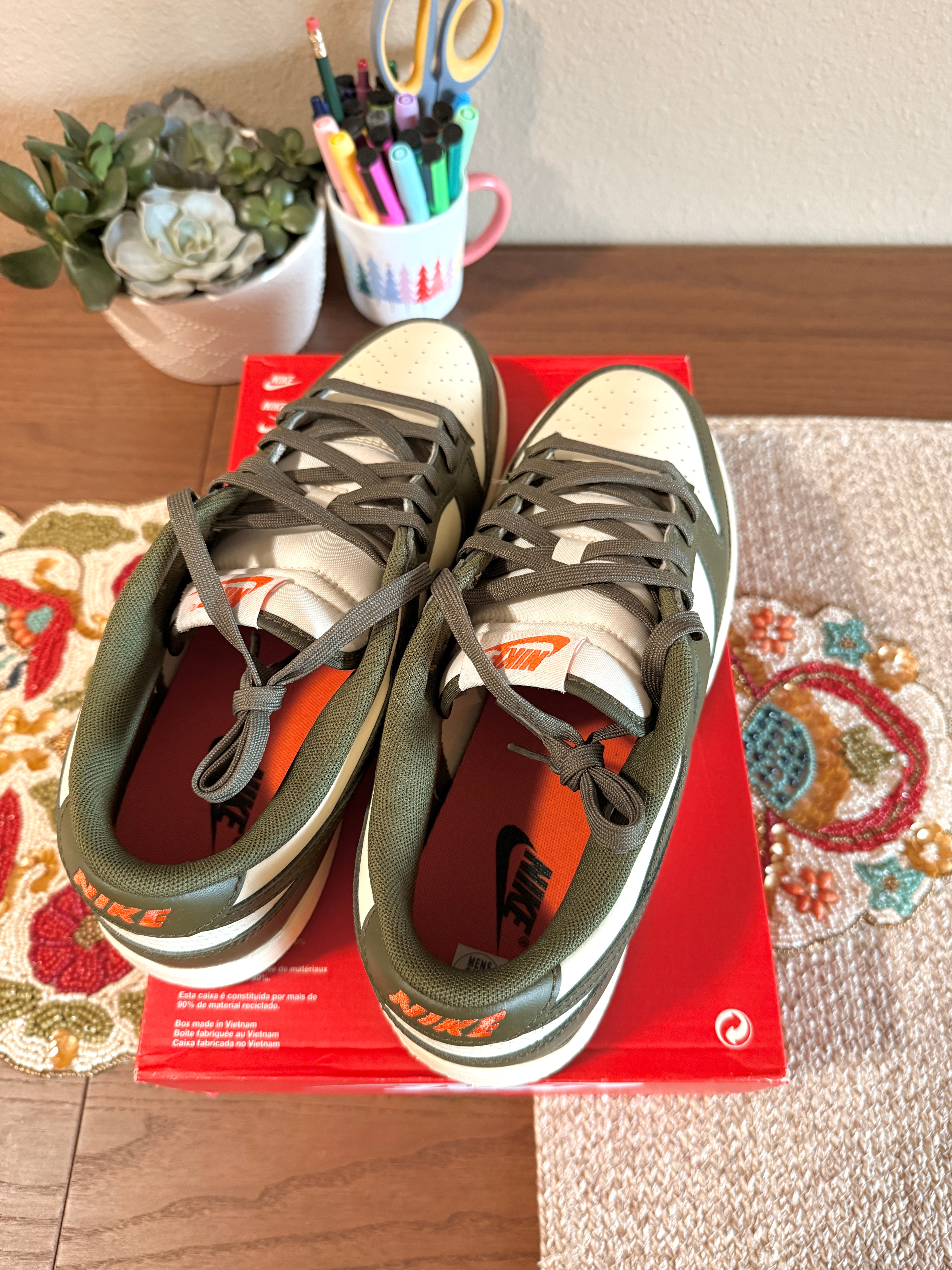 Nike Dunk Low Retro Rough Green Size 11 MISSING LID