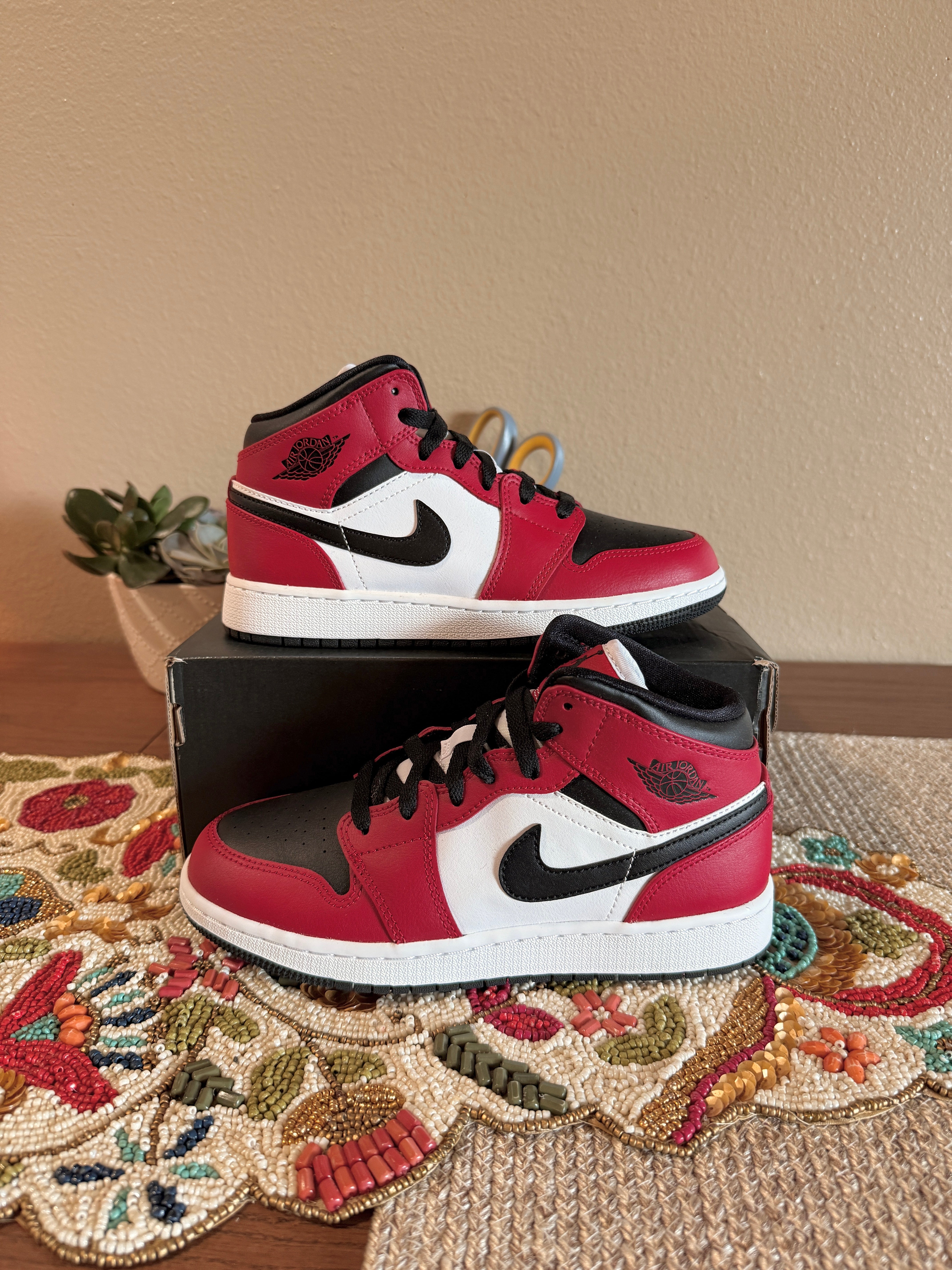 Jordan 1 Mid Chicago Black Toe (GS) Size 4Y