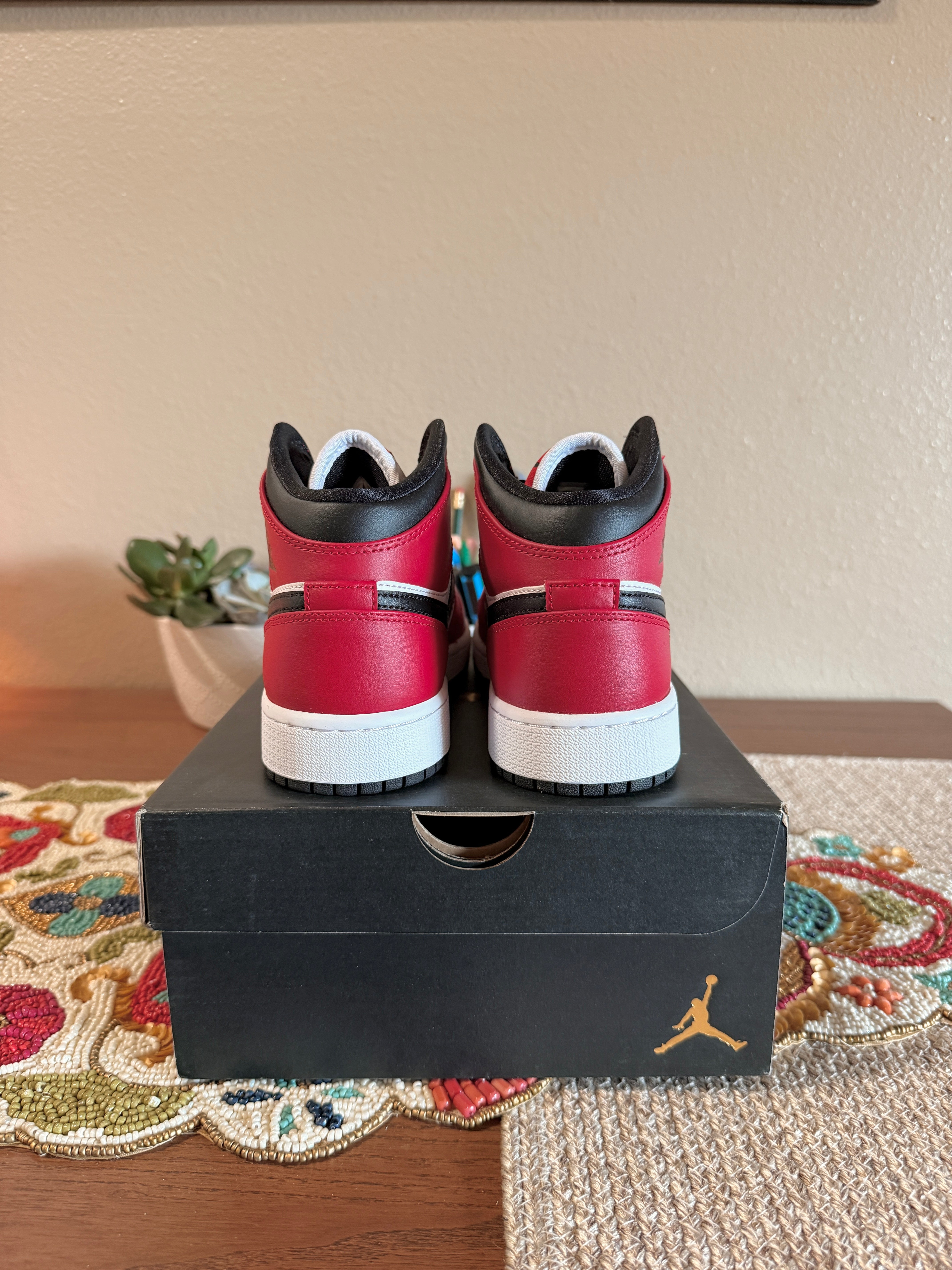 Jordan 1 Mid Chicago Black Toe (GS) Size 4Y