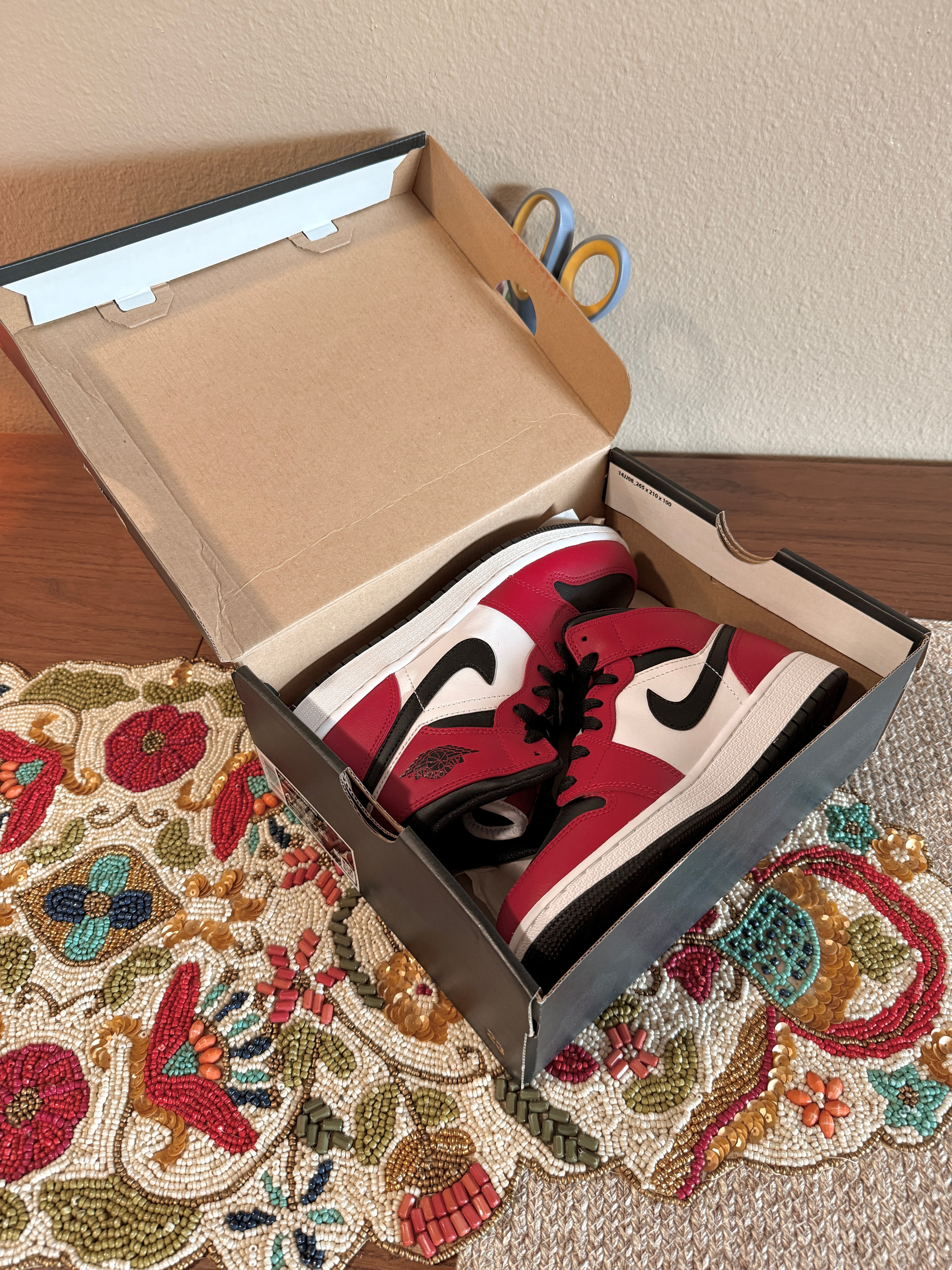 Jordan 1 Mid Chicago Black Toe (GS) Size 4Y