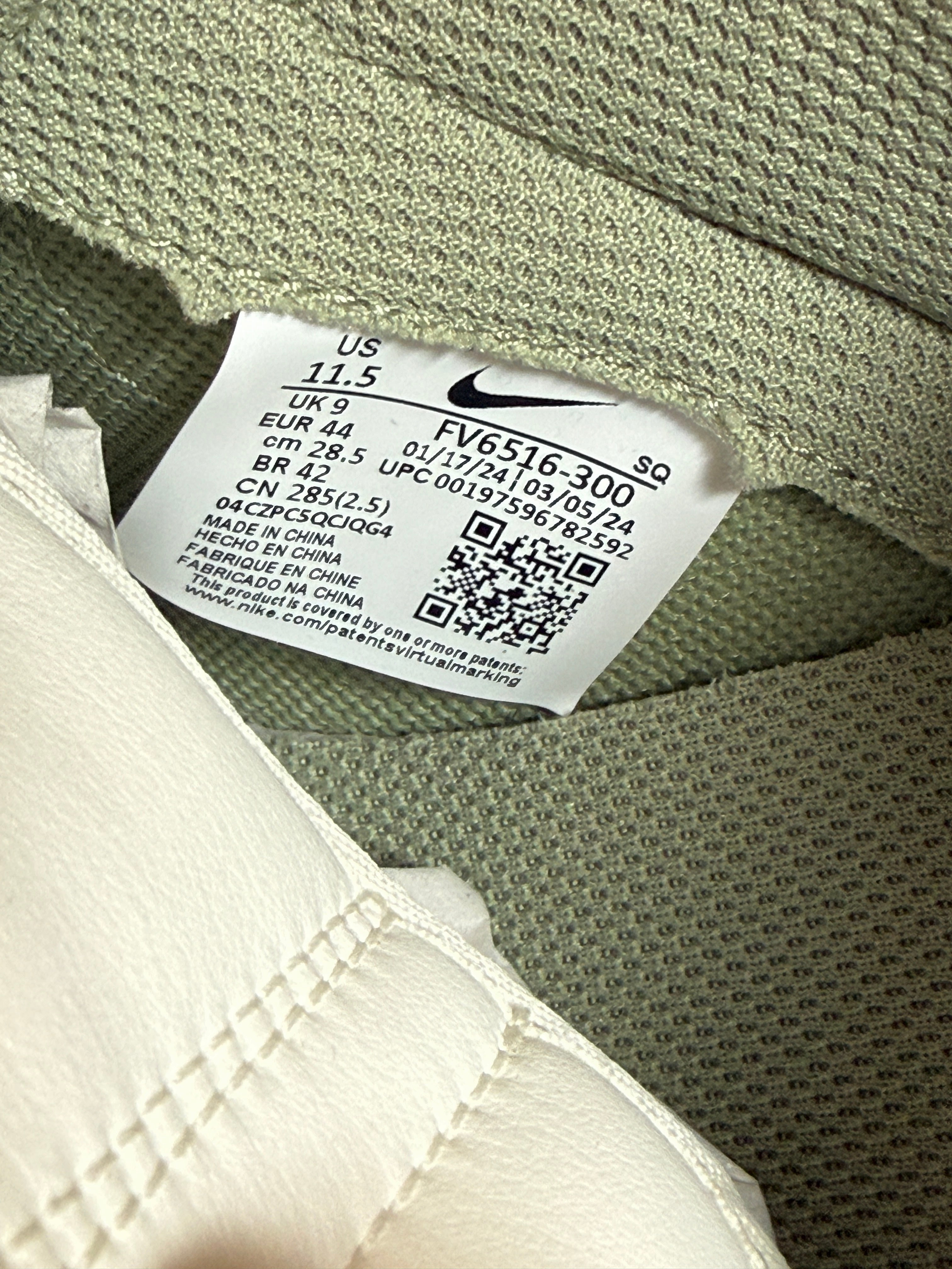 Nike Dunk Low Safari Oil Green Size 10M / 11.5W