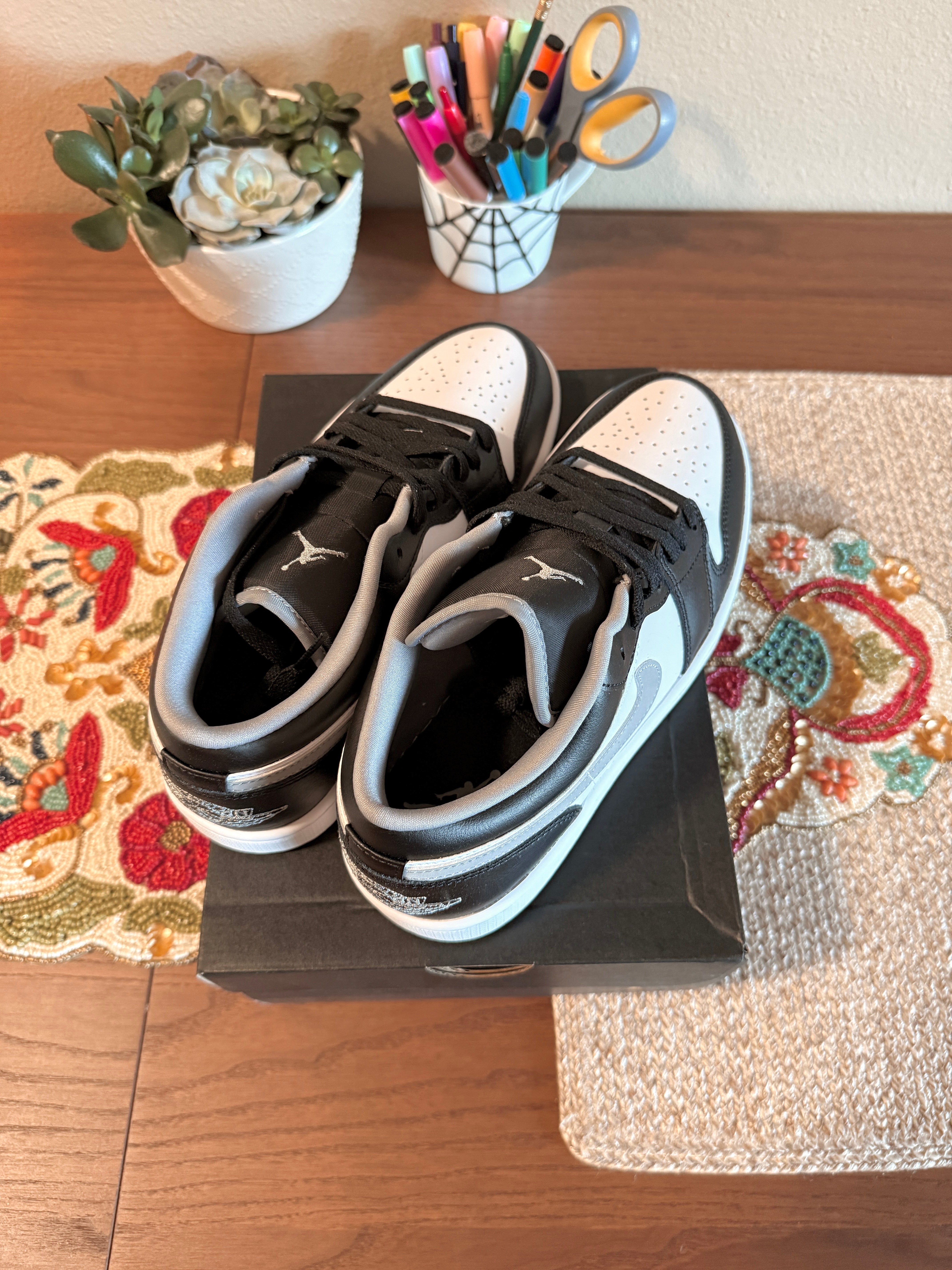 Jordan 1 Low Black / White / Grey Size 8