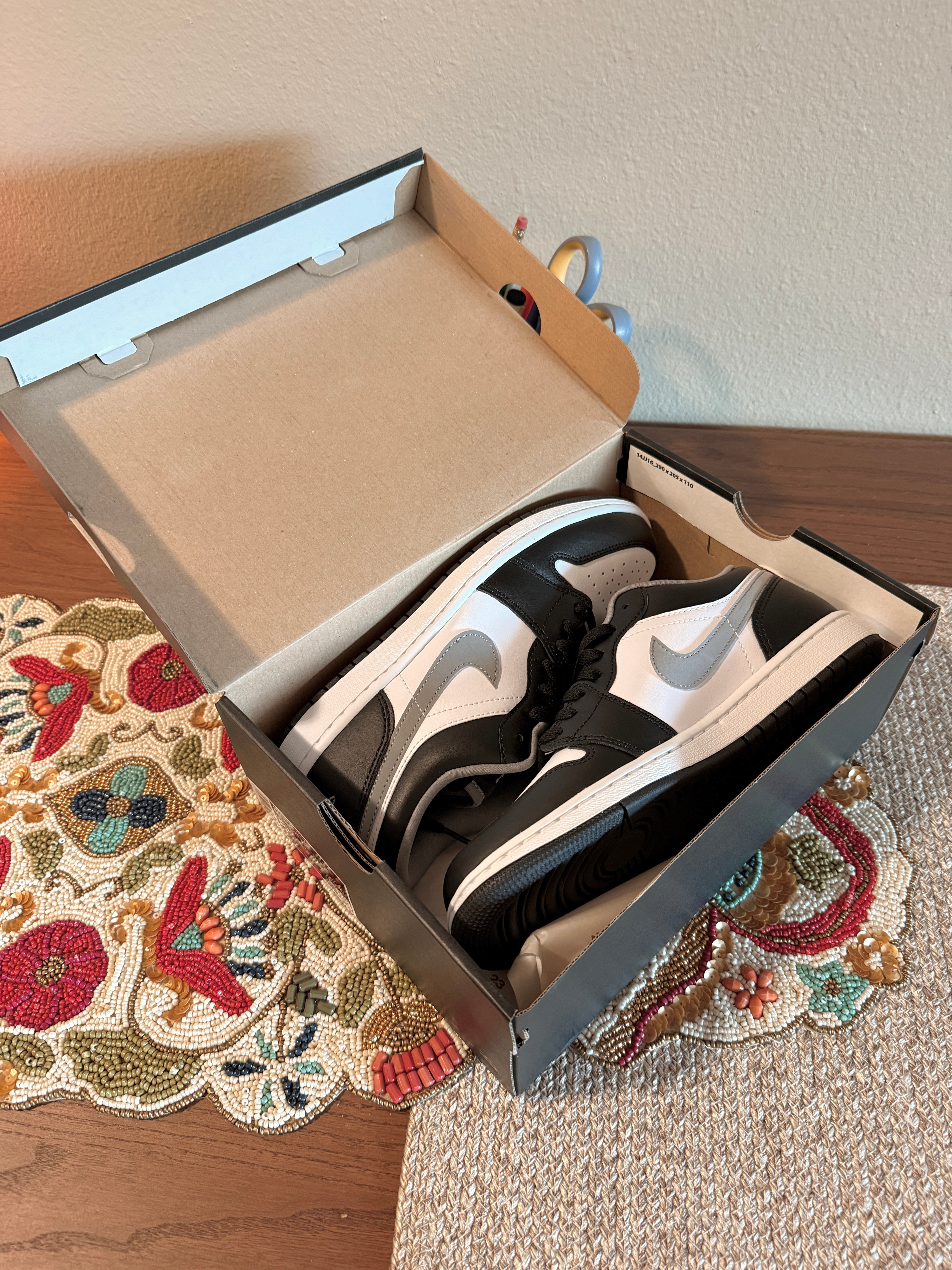 Jordan 1 Low Black / White / Grey Size 9.5