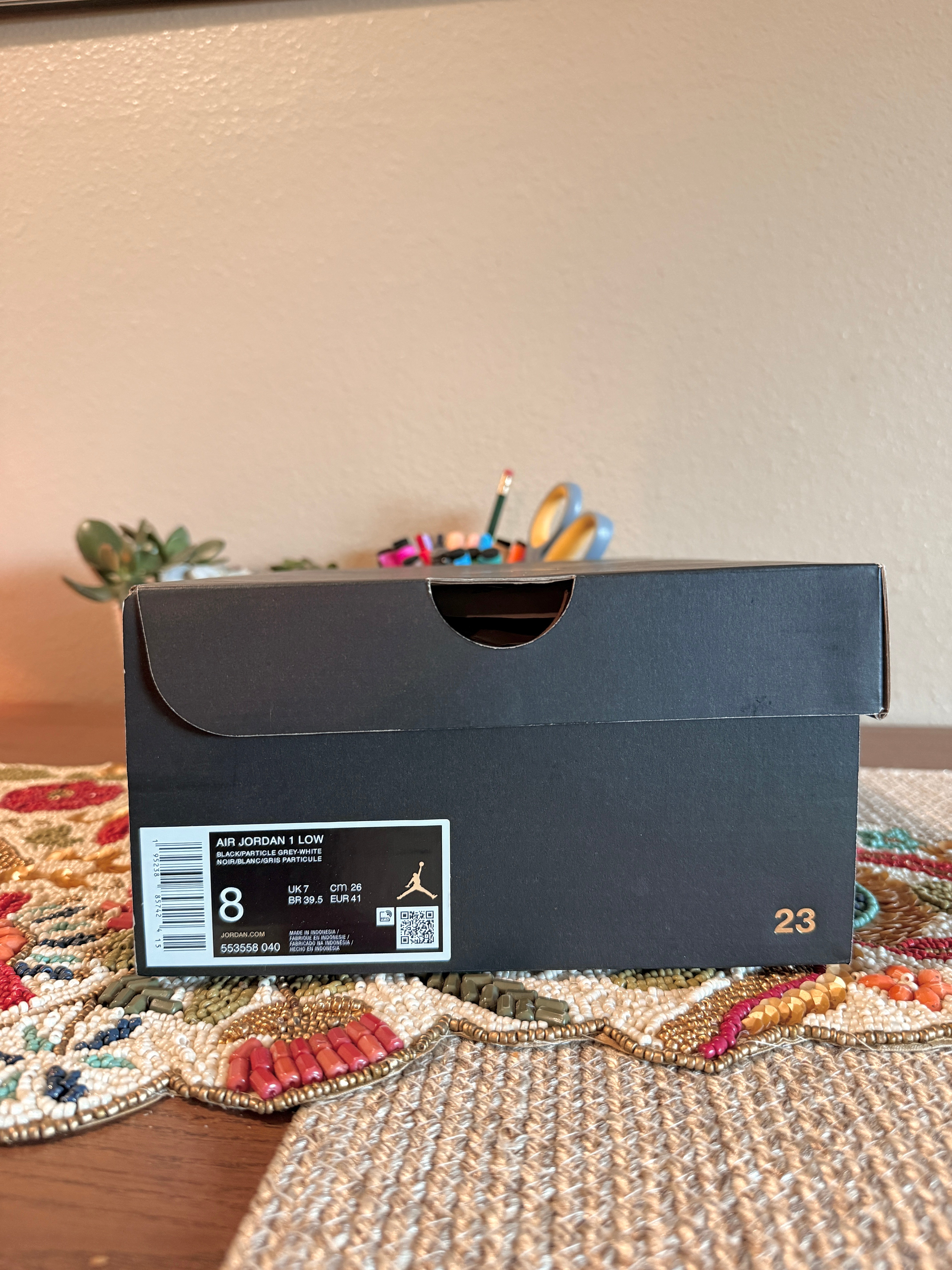 Jordan 1 Low Black / White / Grey Size 8