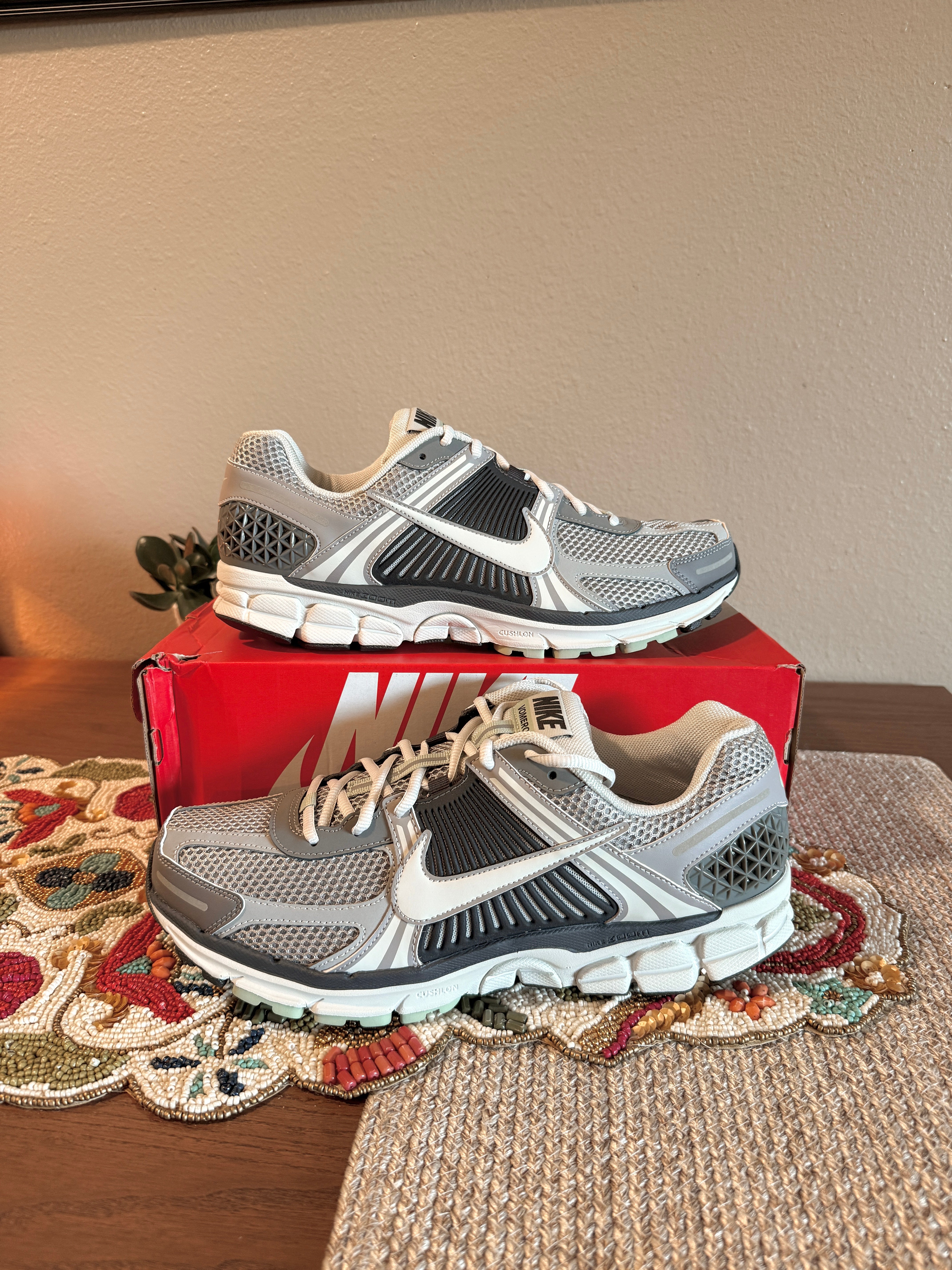 Nike Zoom Vomero 5 Cobblestone Flat Pewter Size 11.5 Men's