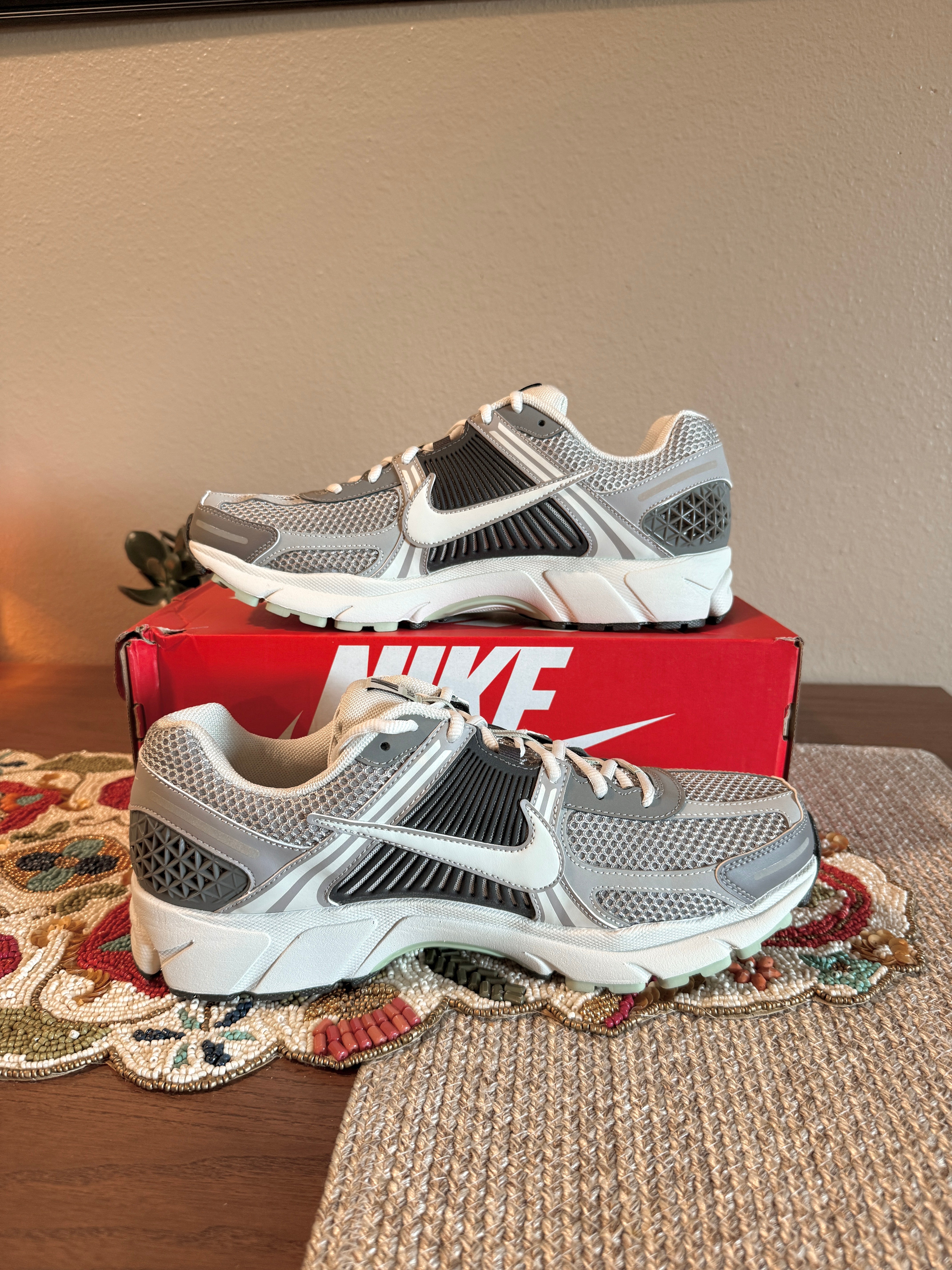 Nike Zoom Vomero 5 Cobblestone Flat Pewter Size 11.5 Men's