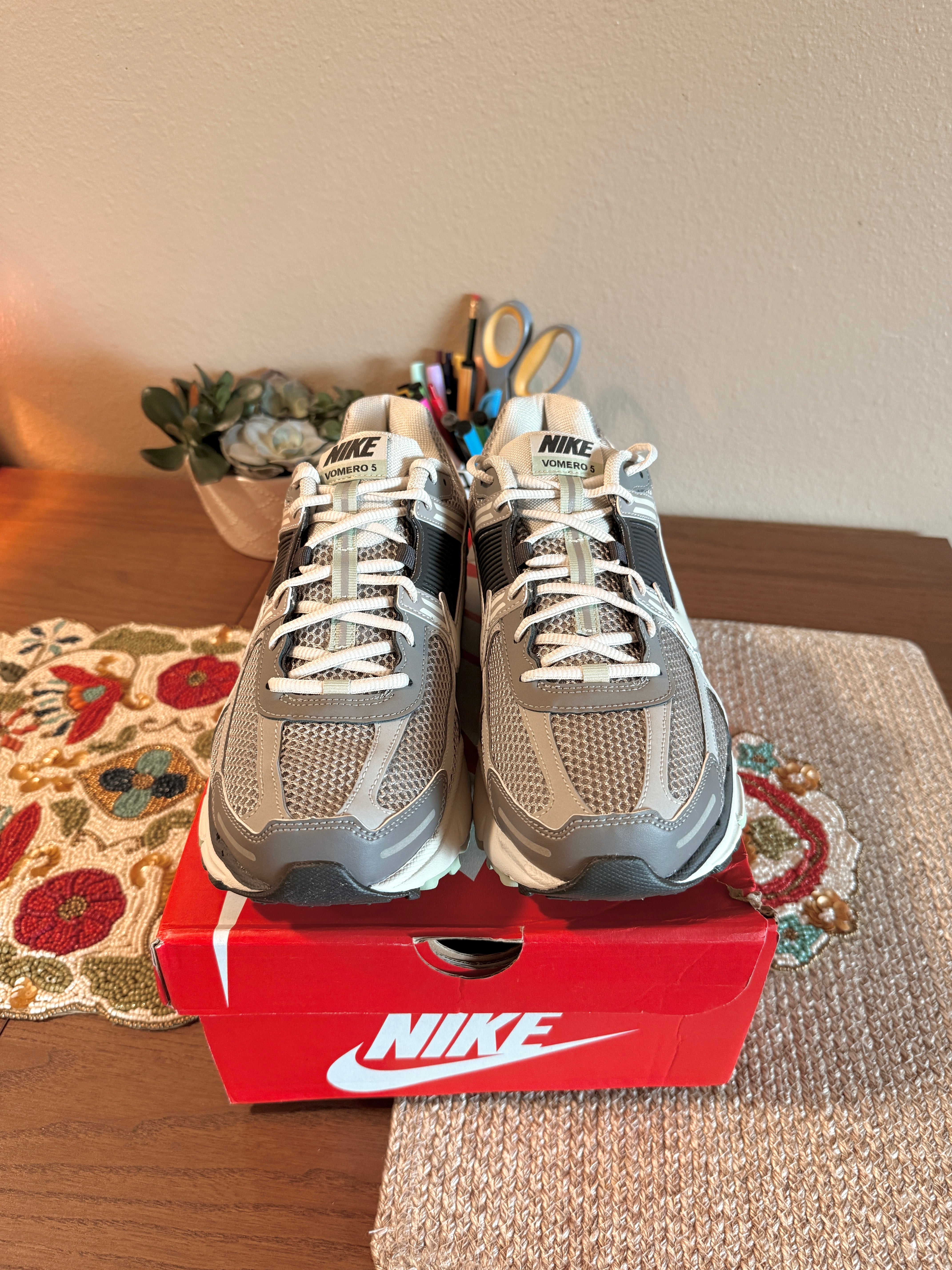 Nike Zoom Vomero 5 Cobblestone Flat Pewter Size 12.5 Men's