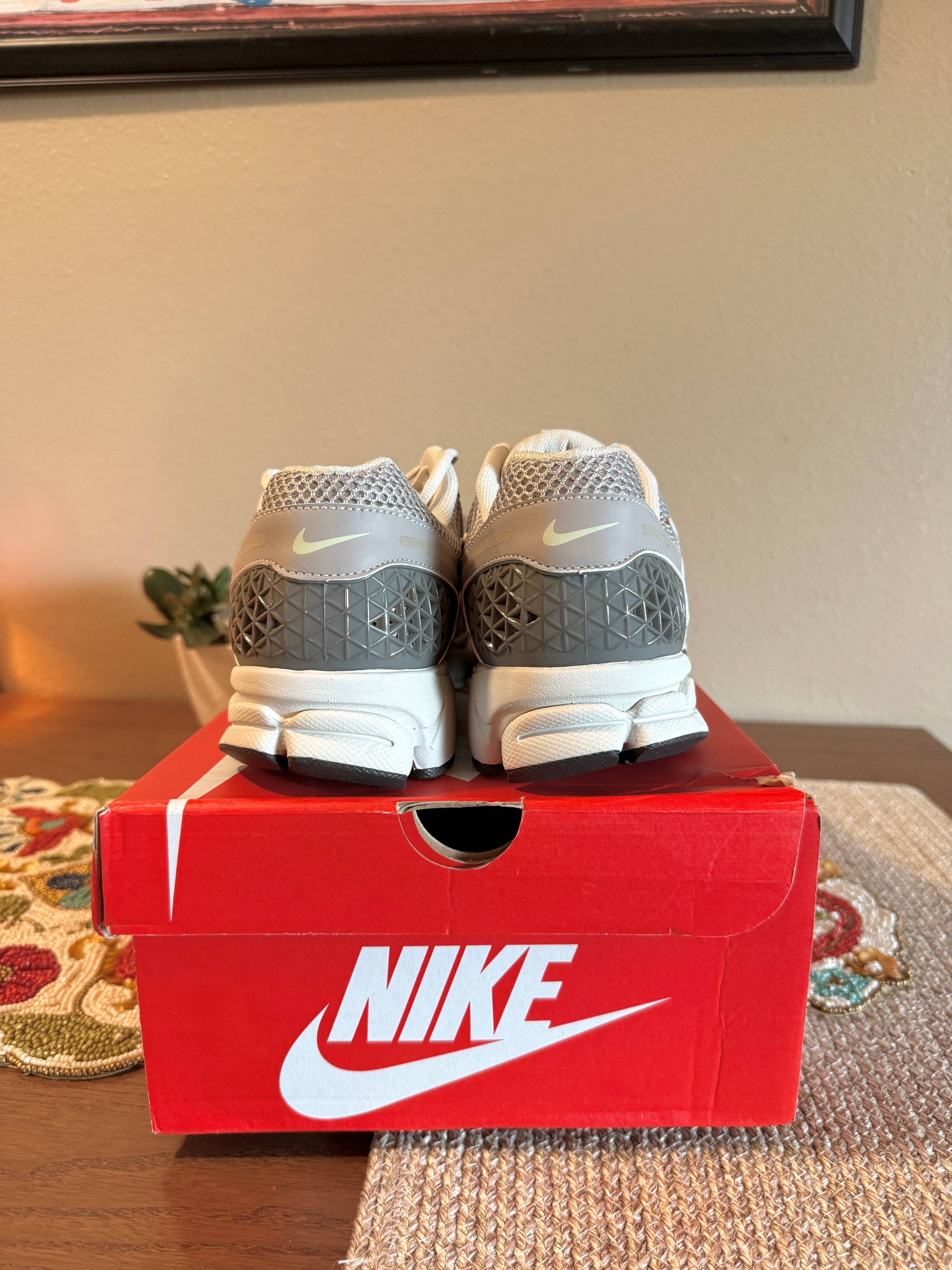 Nike Zoom Vomero 5 Cobblestone Flat Pewter Size 12.5 Men's