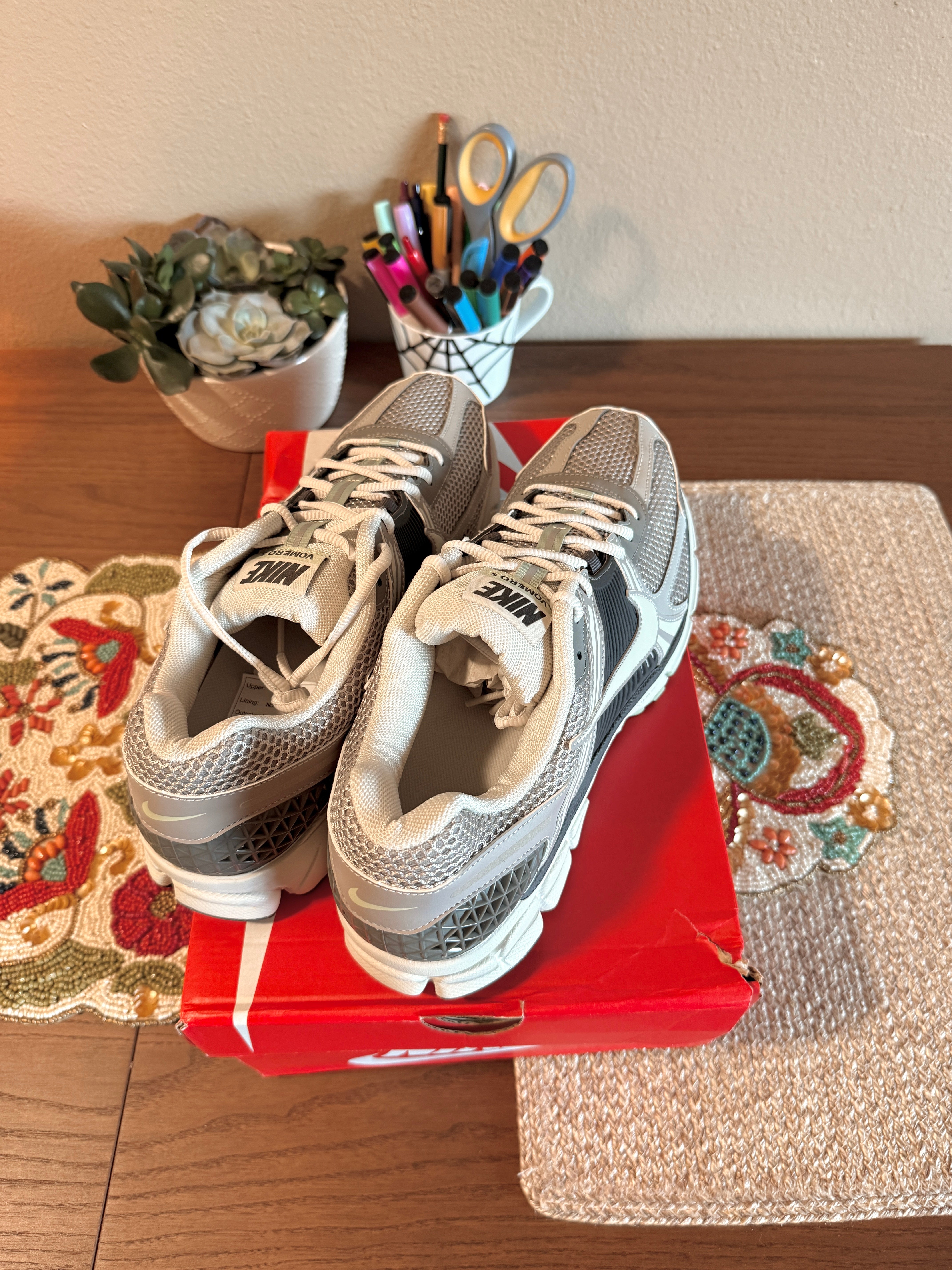 Nike Zoom Vomero 5 Cobblestone Flat Pewter Size 12.5 Men's