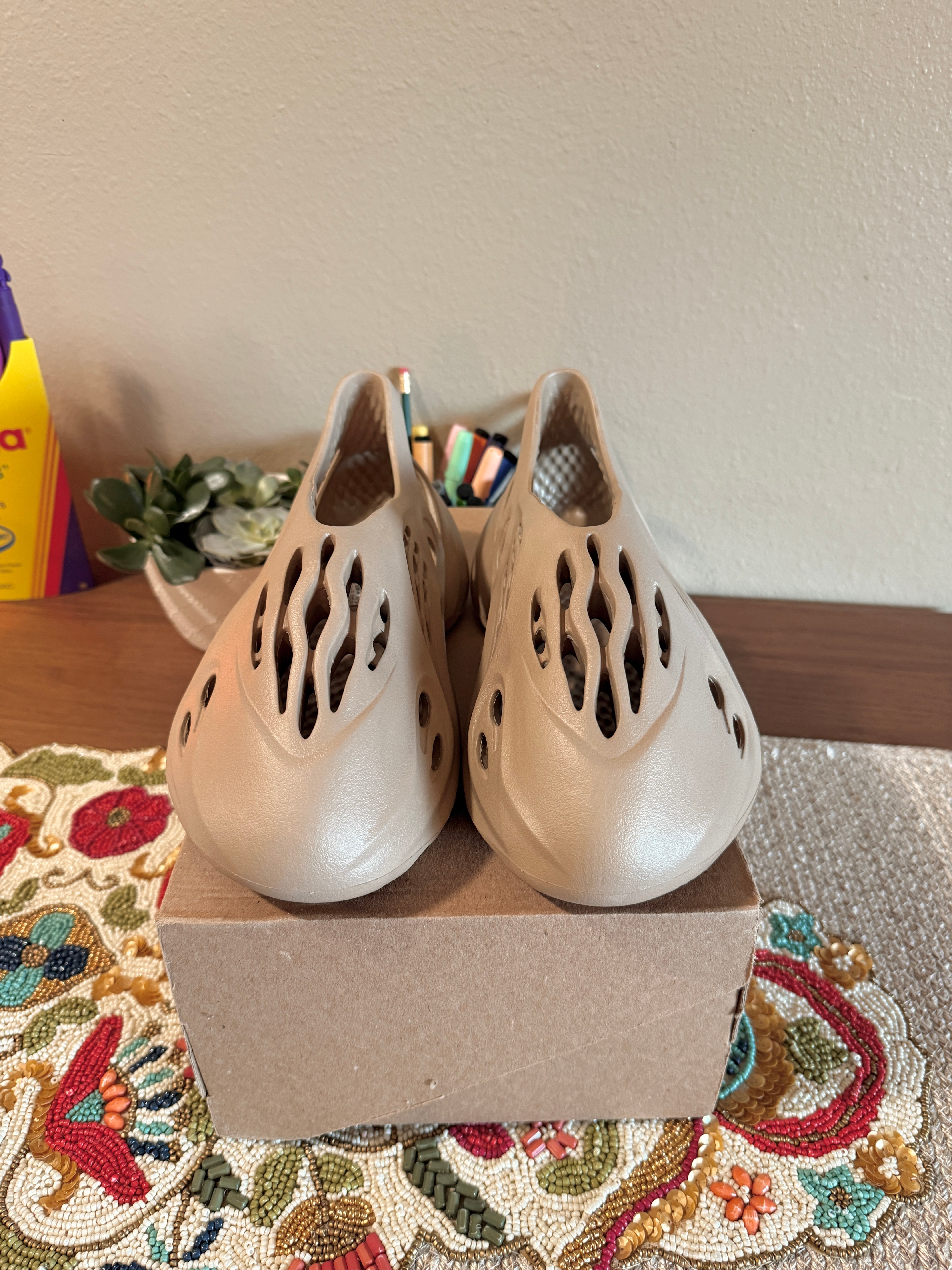 adidas Yeezy Foam RNR Mist Size 10